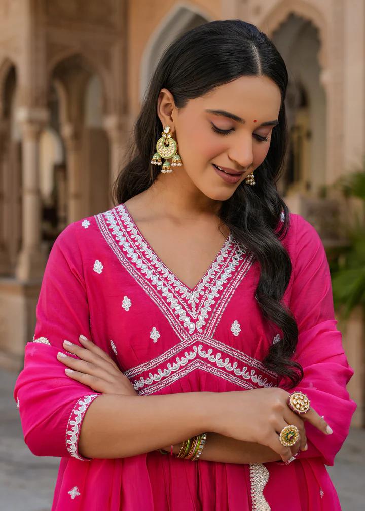 Vegles Embroidered Work Detail Straight Kurti Set