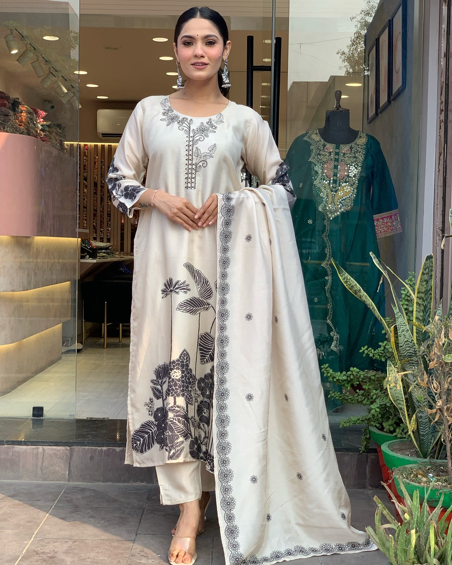 Vegles Embroidered Work Detail Straight Kurti Set