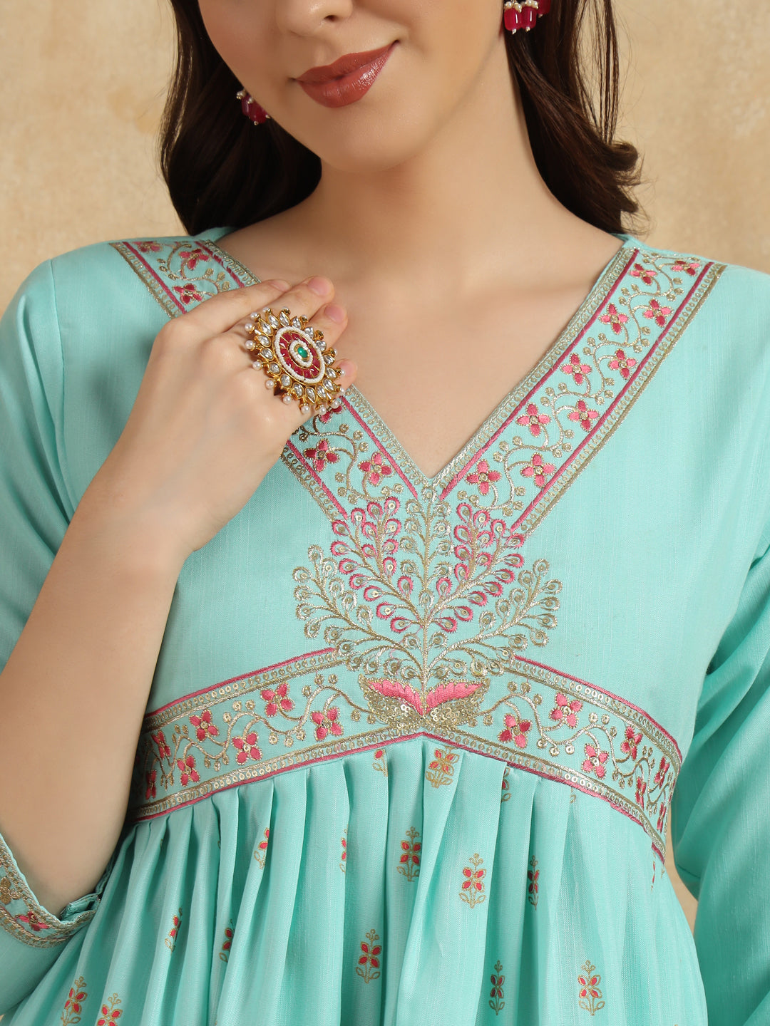 Vegles Embroidered Work Detail Straight Kurti Set