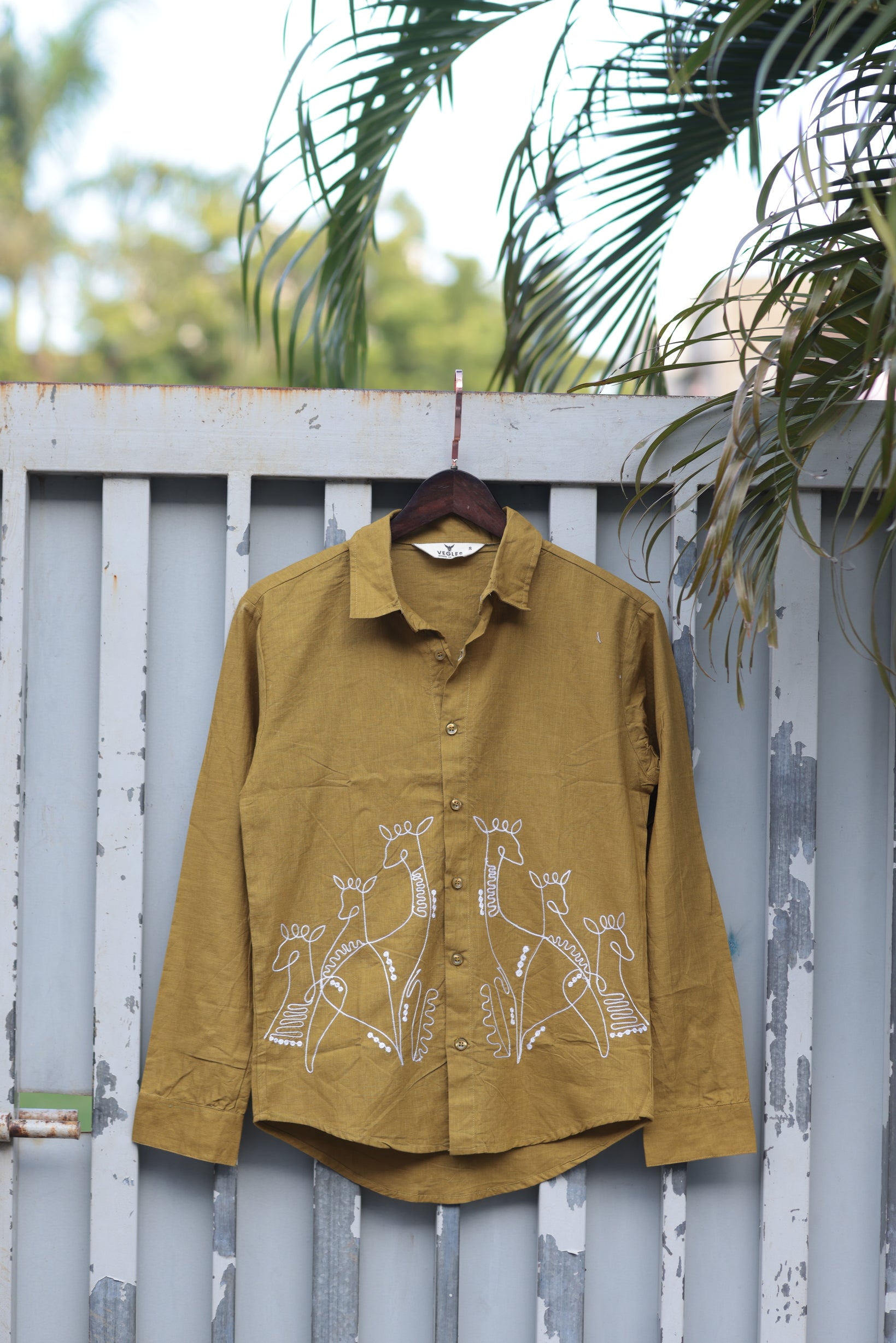 Vegles-Abstract Giraffe Embroidered Cotton Linen Shirt
