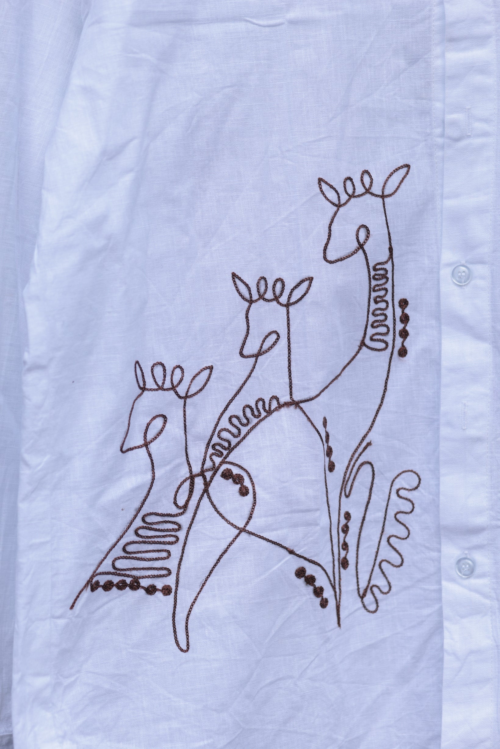 Vegles-White Cotton Linen Shirt with Artistic Giraffe Embroidery