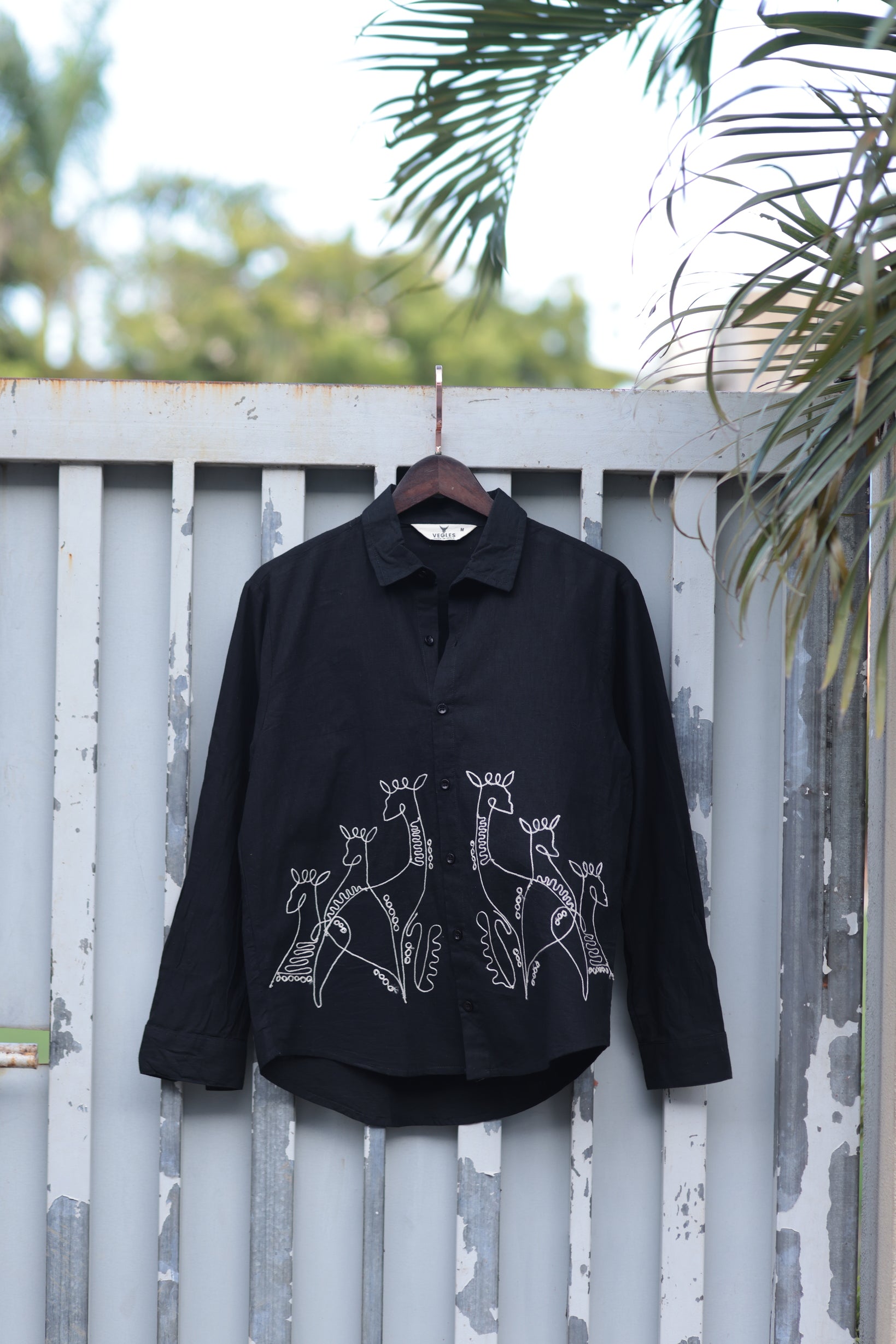 Vegles-Abstract Giraffe Embroidered Cotton Linen Shirt