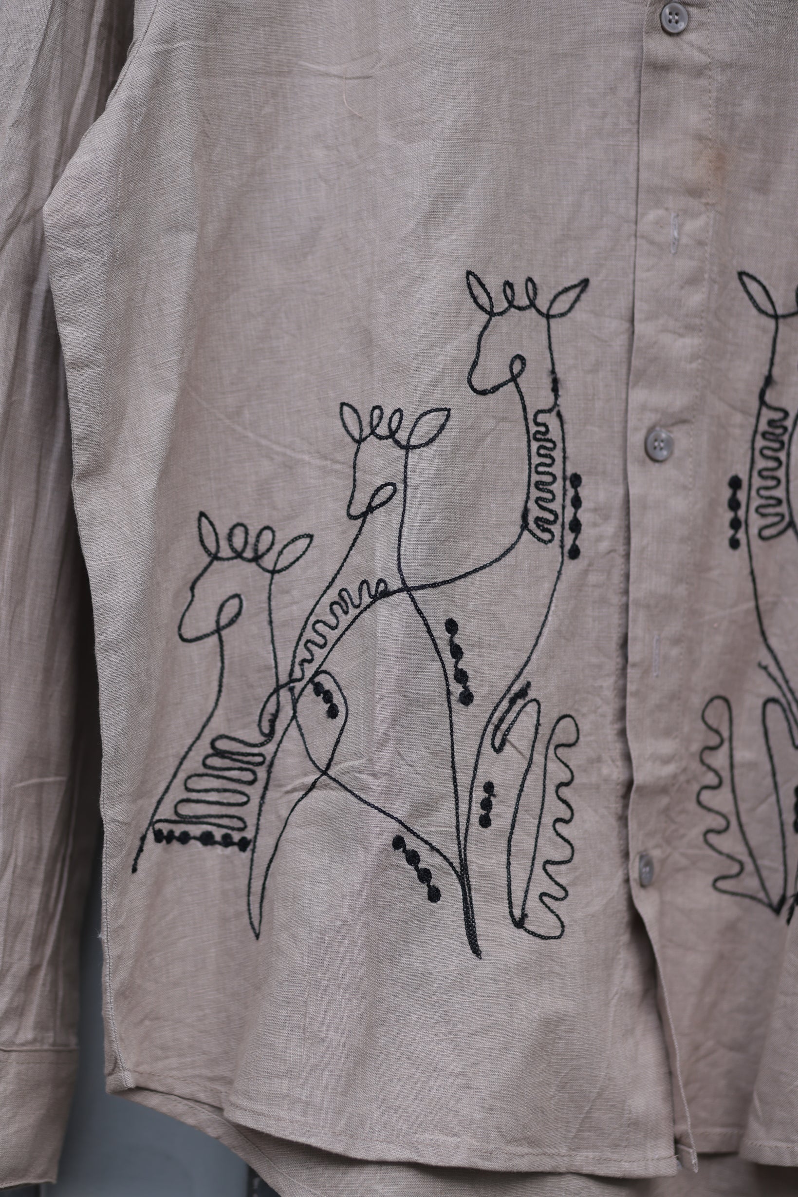Vegles-Abstract Giraffe Embroidered Cotton Linen Shirt