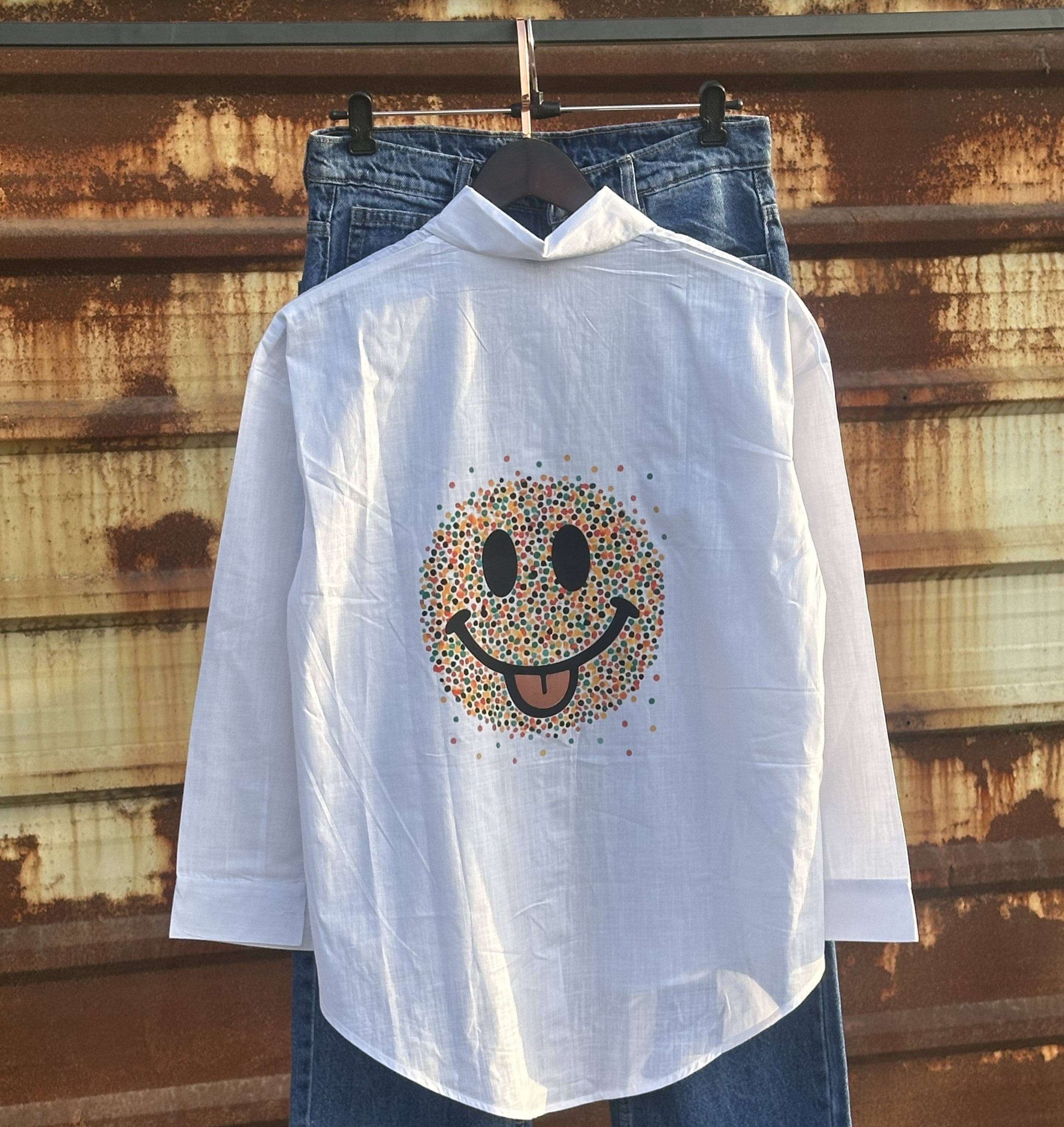 Vegles-Smiley Confetti Graphic Shirt – Tongue Out Edition
