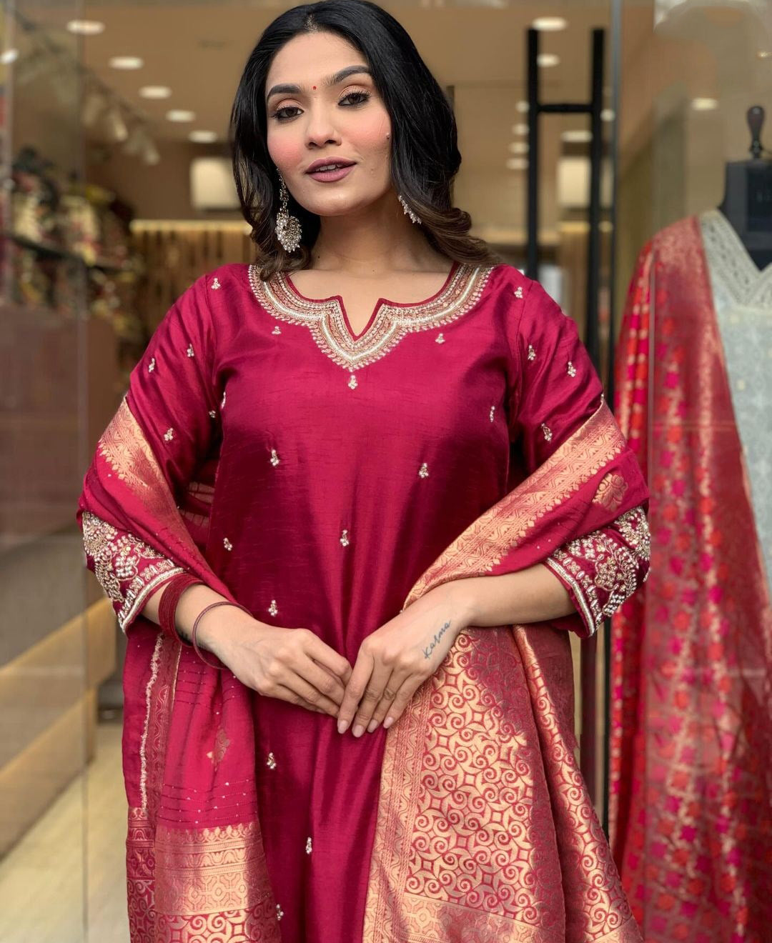 Vegles Embroidered Work Detail Straight Kurti Set