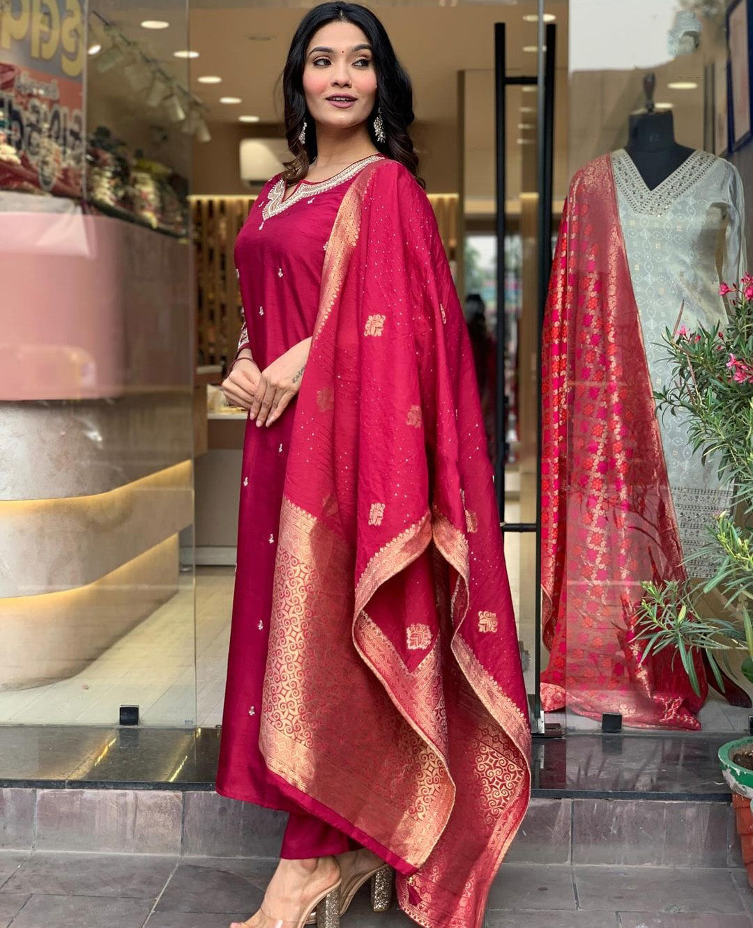 Vegles Embroidered Work Detail Straight Kurti Set