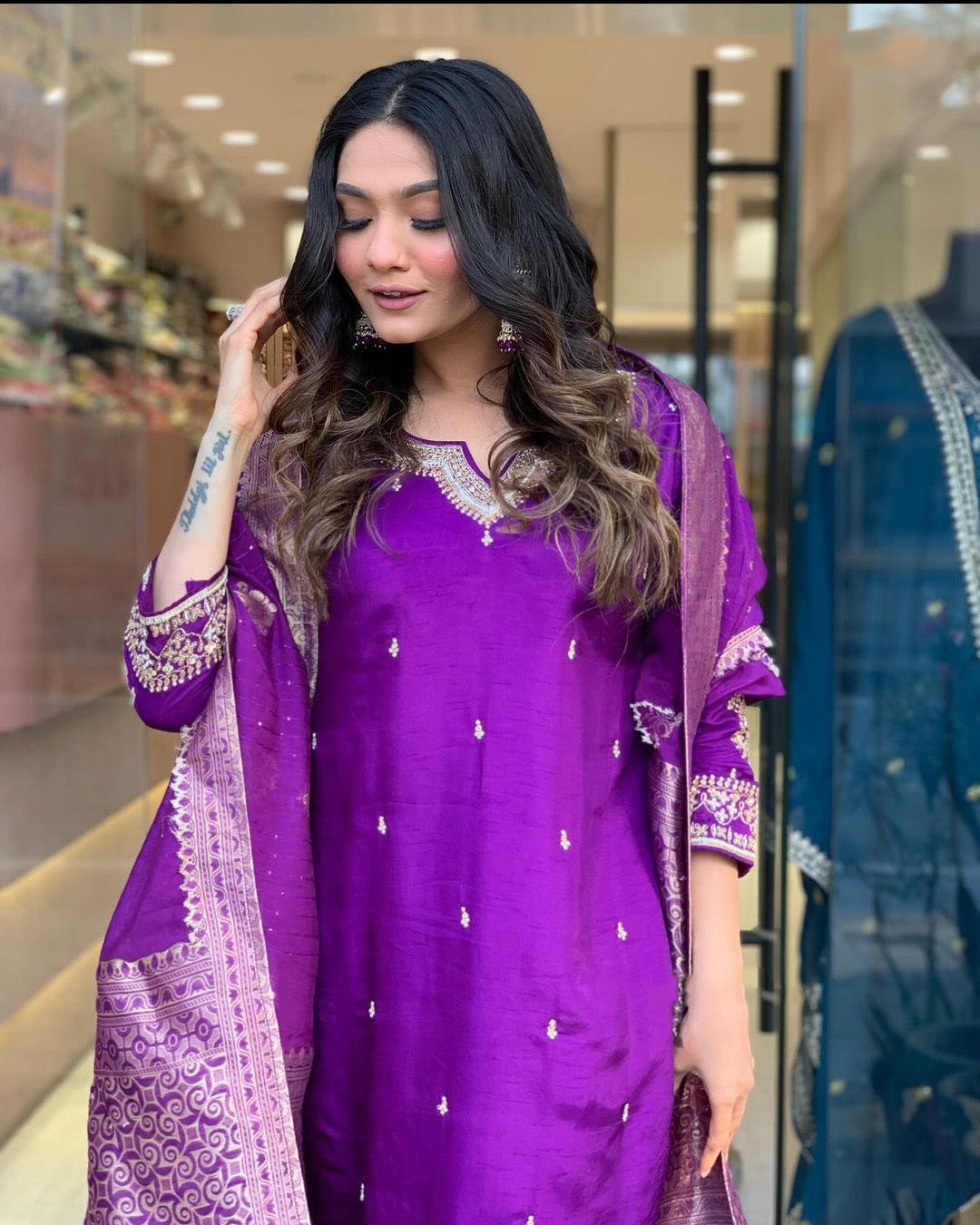 Vegles Embroidered Work Detail Straight Kurti Set