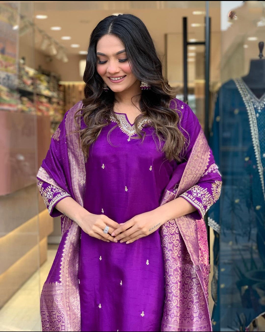 Vegles Embroidered Work Detail Straight Kurti Set