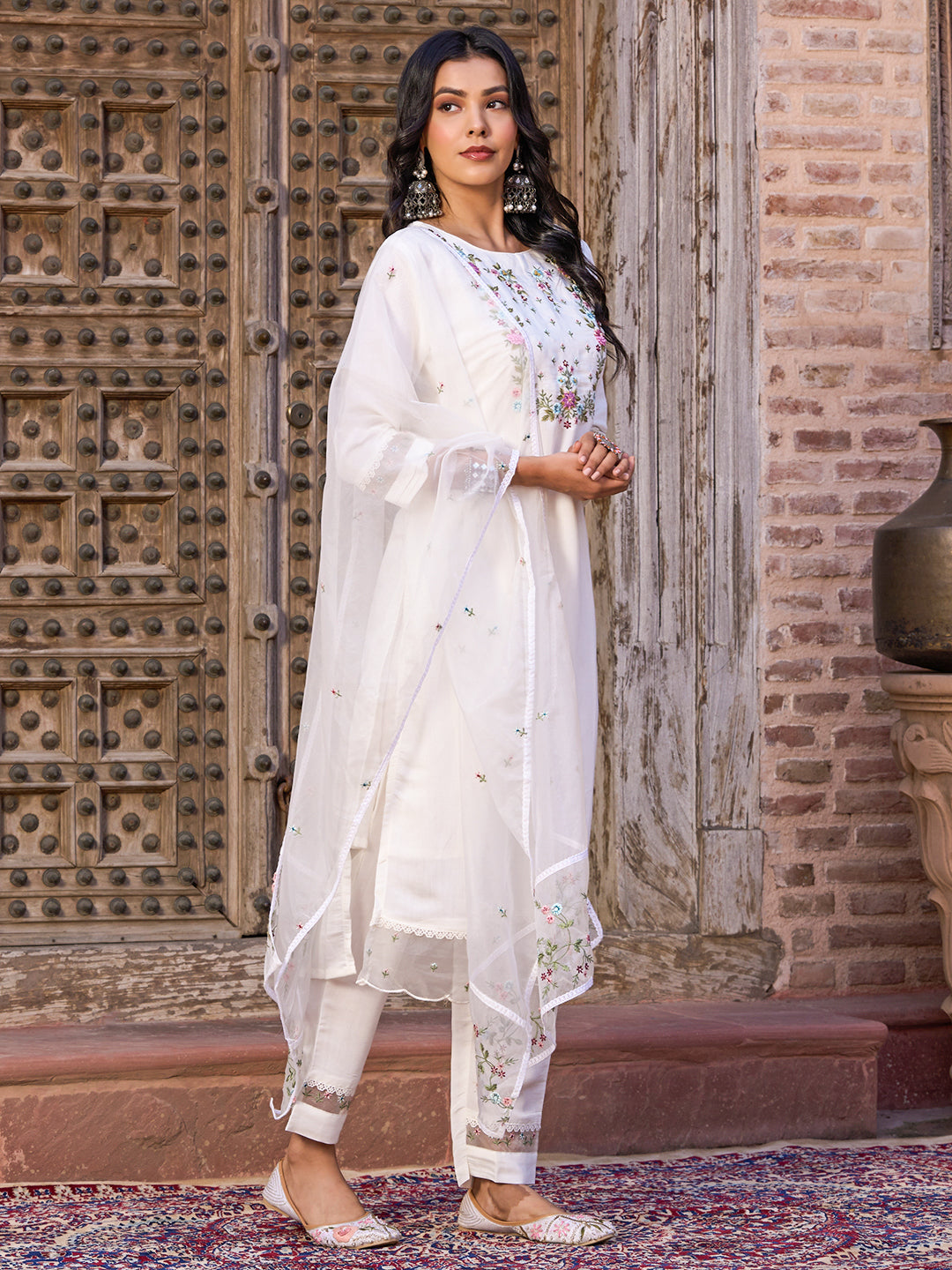 Vegles Embroidered Straight Kurti with Pants & Dupatta