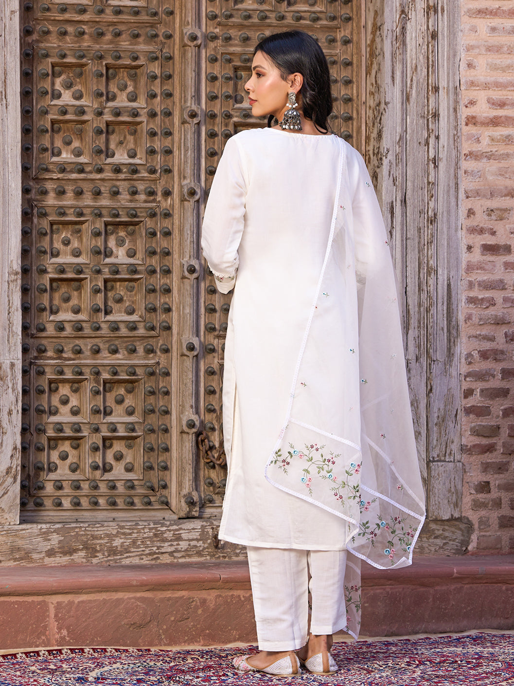Vegles Embroidered Straight Kurti with Pants & Dupatta