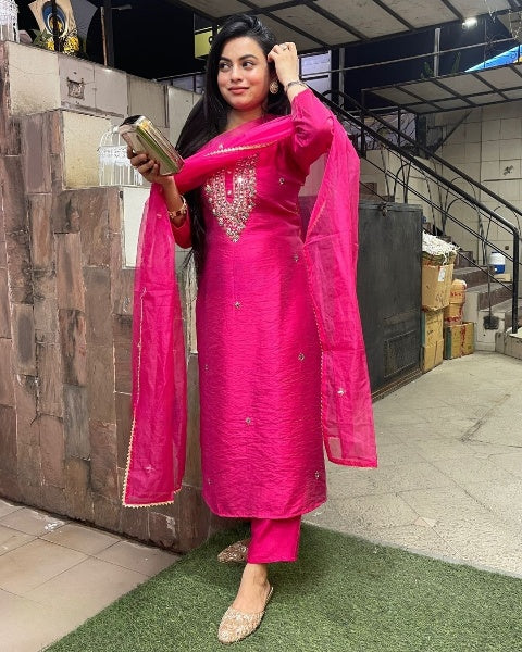 Vegles Embroidered Straight Kurti with Pants & Dupatta