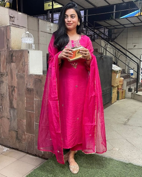 Vegles Embroidered Straight Kurti with Pants & Dupatta