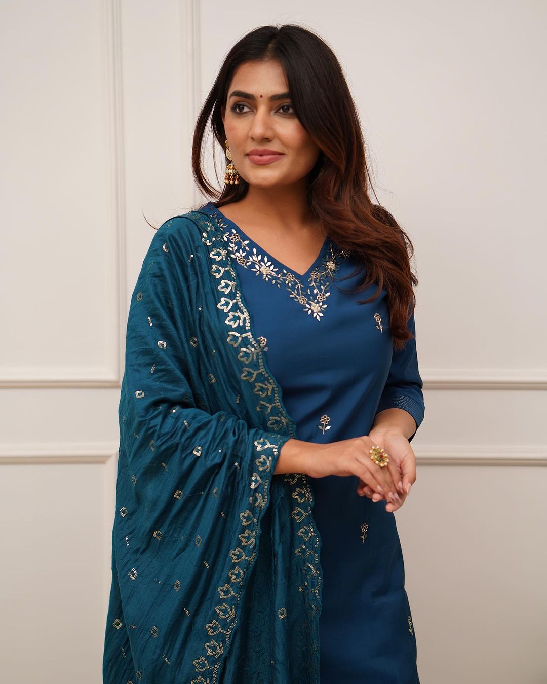 Vegles Embroidered Straight Kurti with Pants & Dupatta