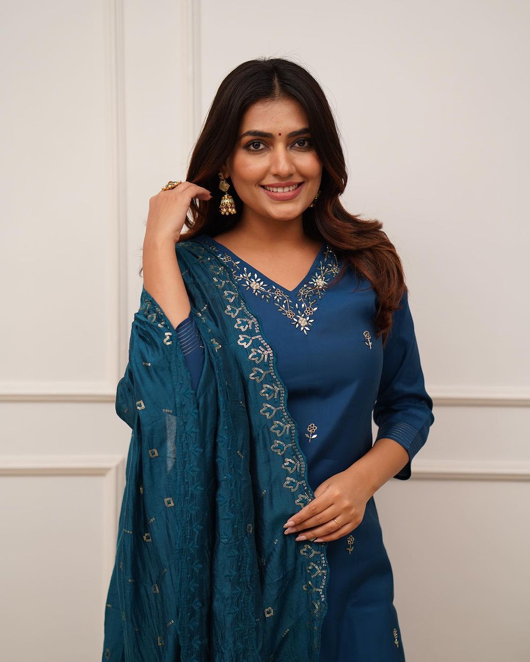 Vegles Embroidered Straight Kurti with Pants & Dupatta