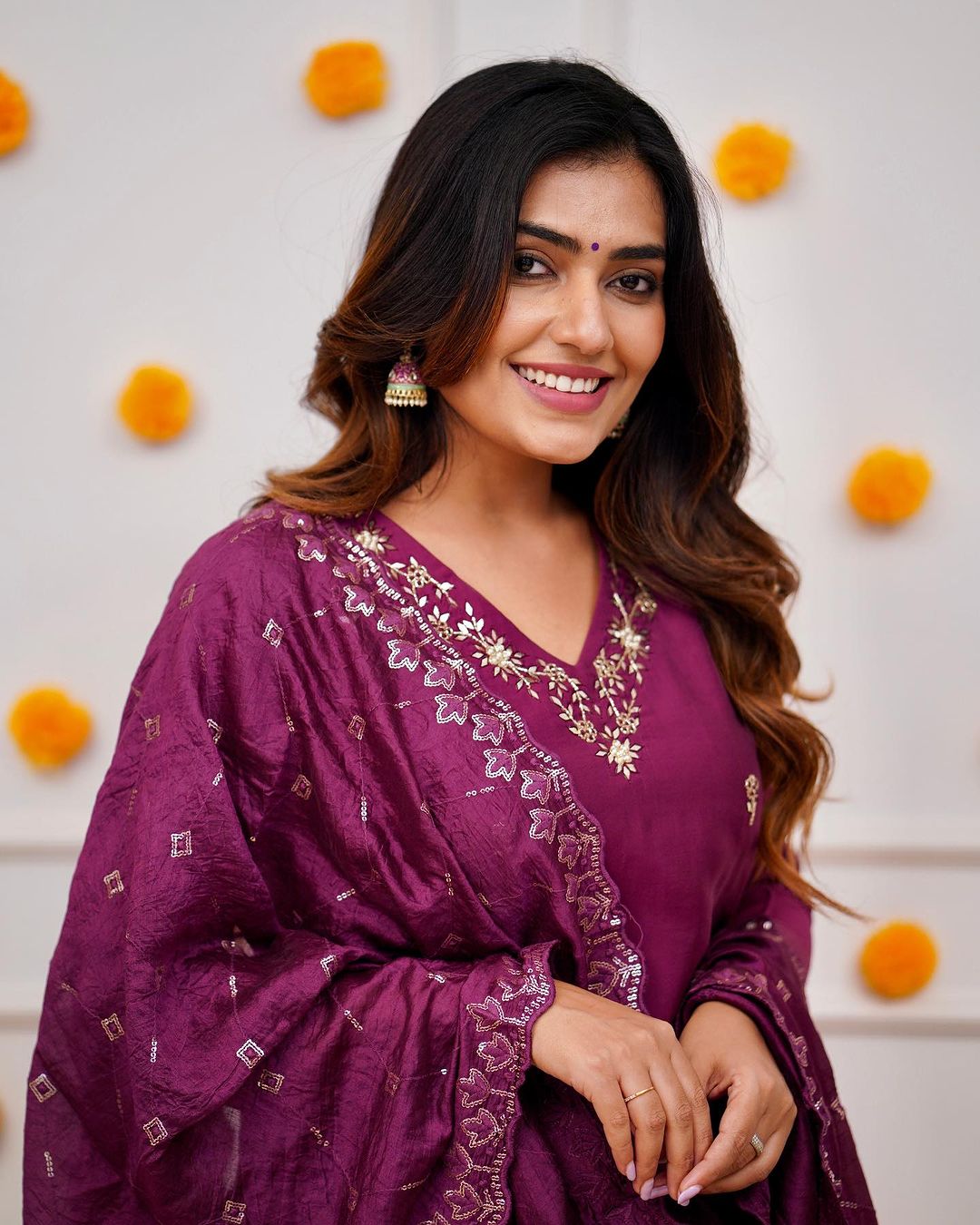 Vegles Embroidered Straight Kurti with Pants & Dupatta