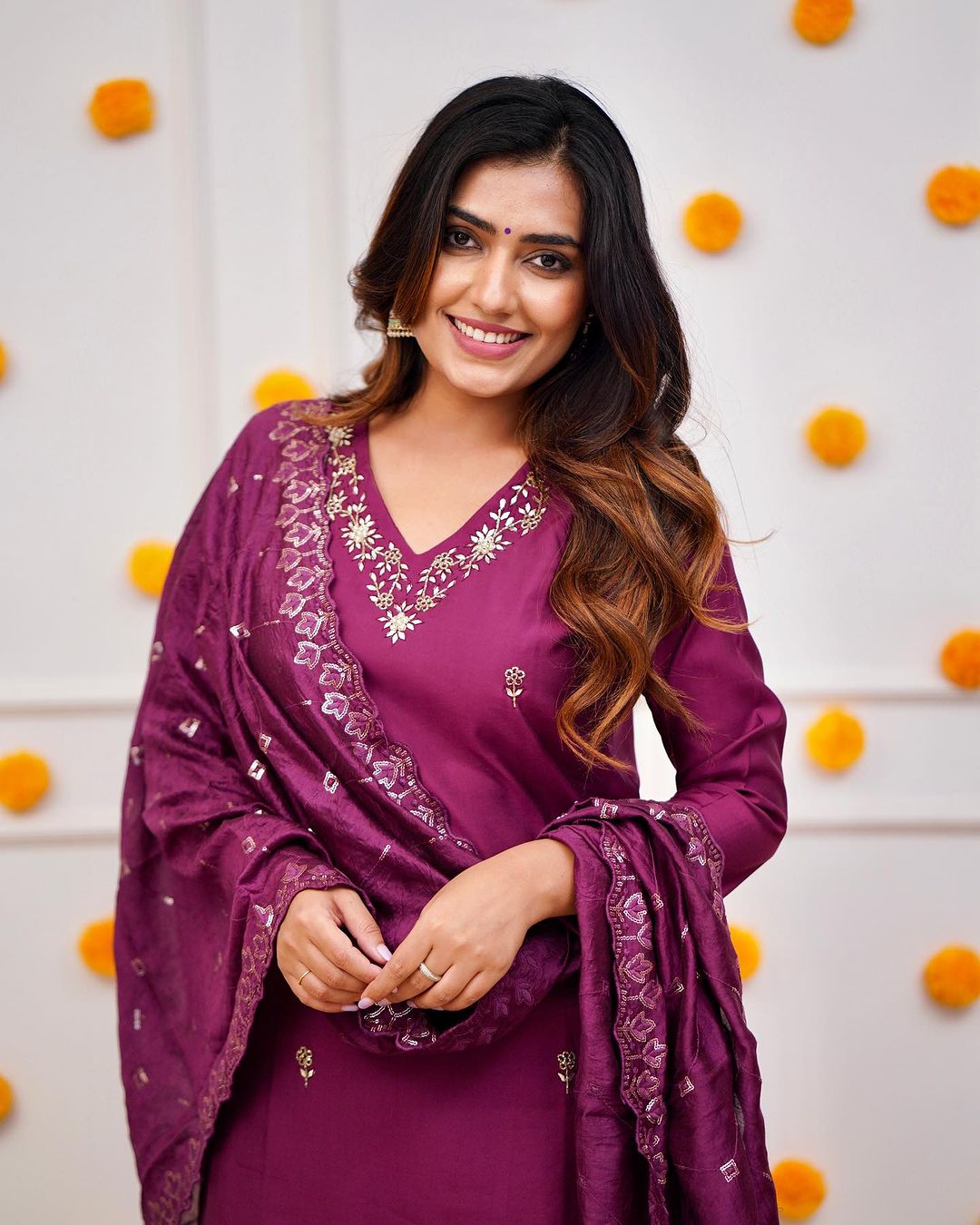Vegles Embroidered Straight Kurti with Pants & Dupatta