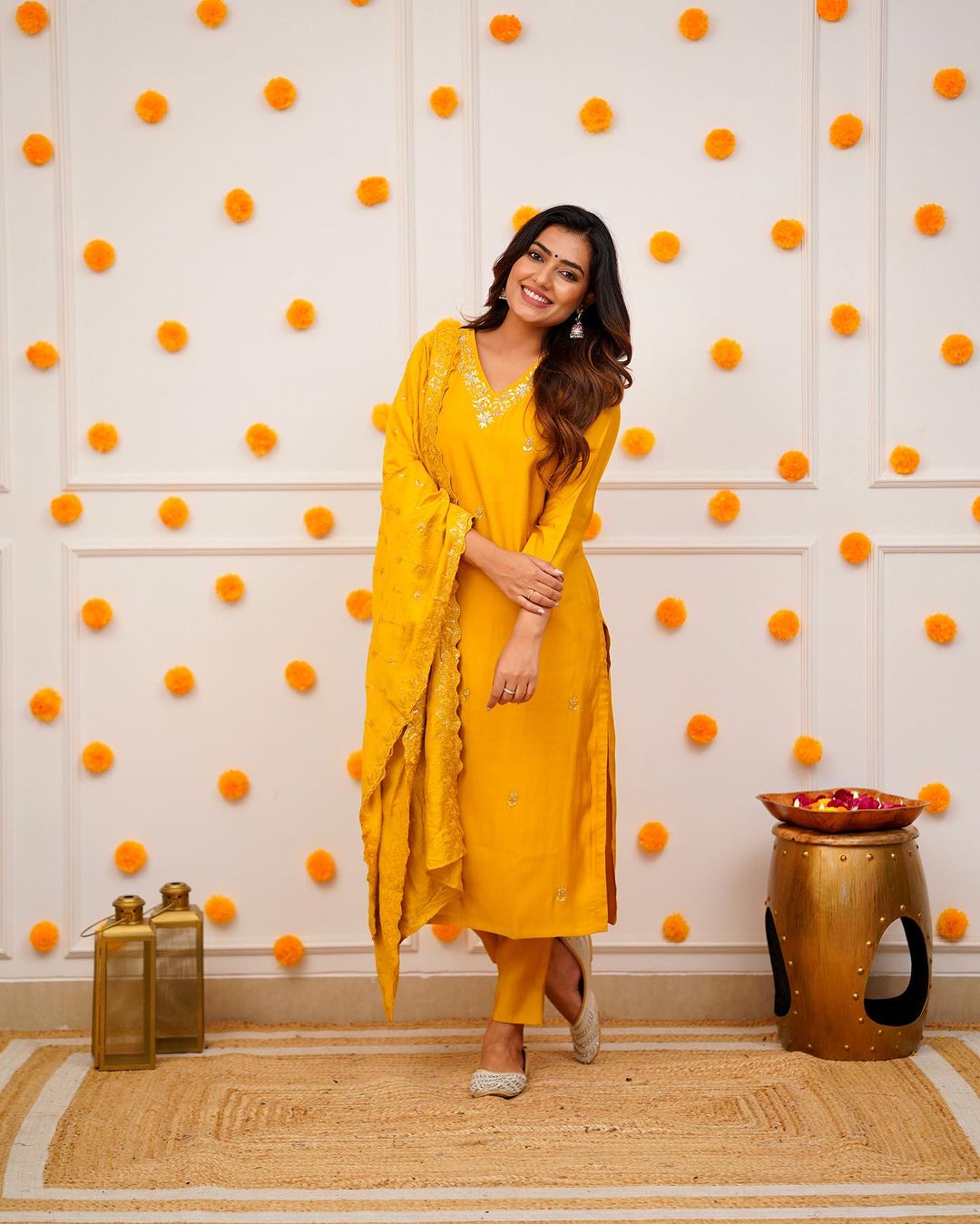 Vegles Embroidered Straight Kurti with Pants & Dupatta
