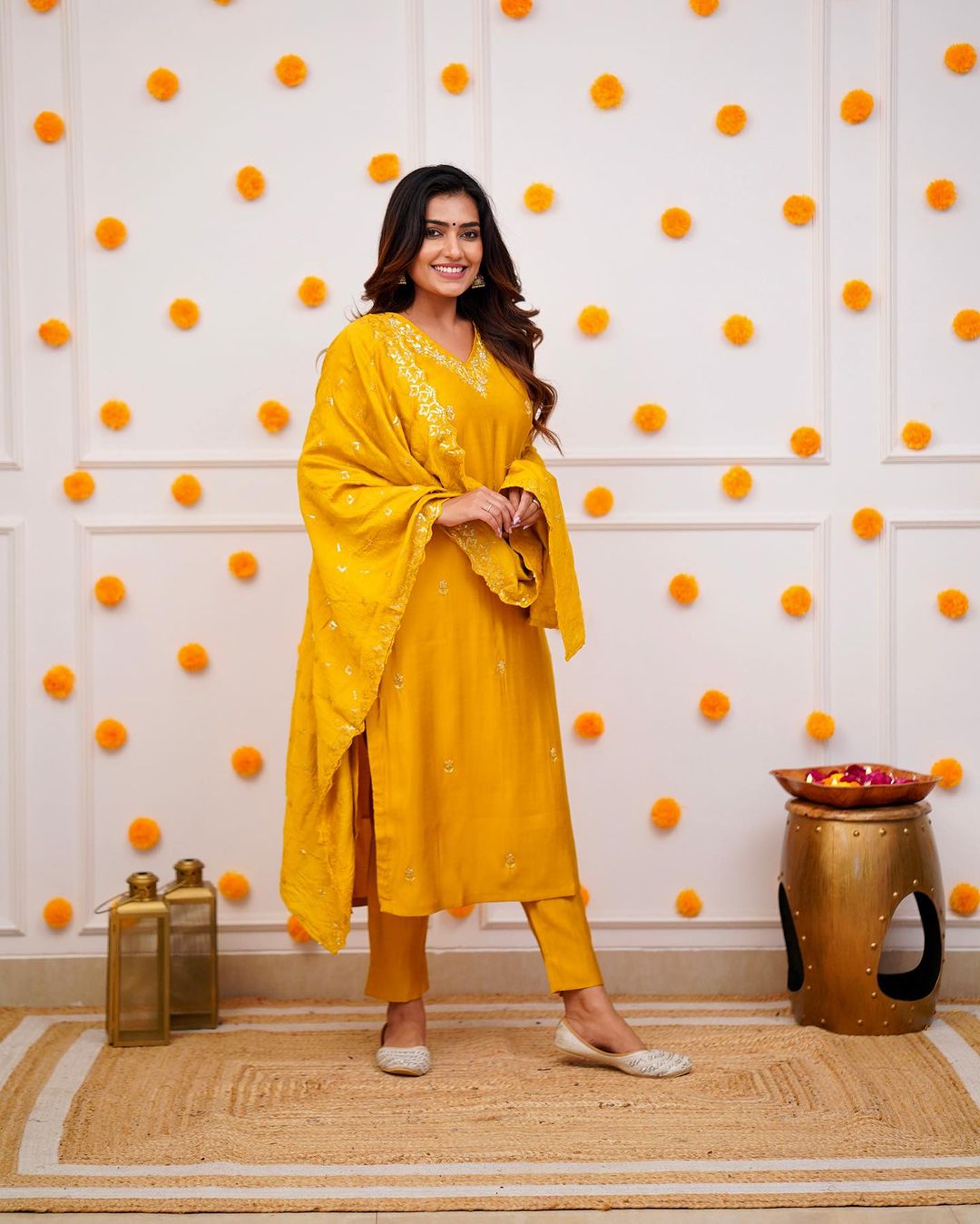 Vegles Embroidered Straight Kurti with Pants & Dupatta