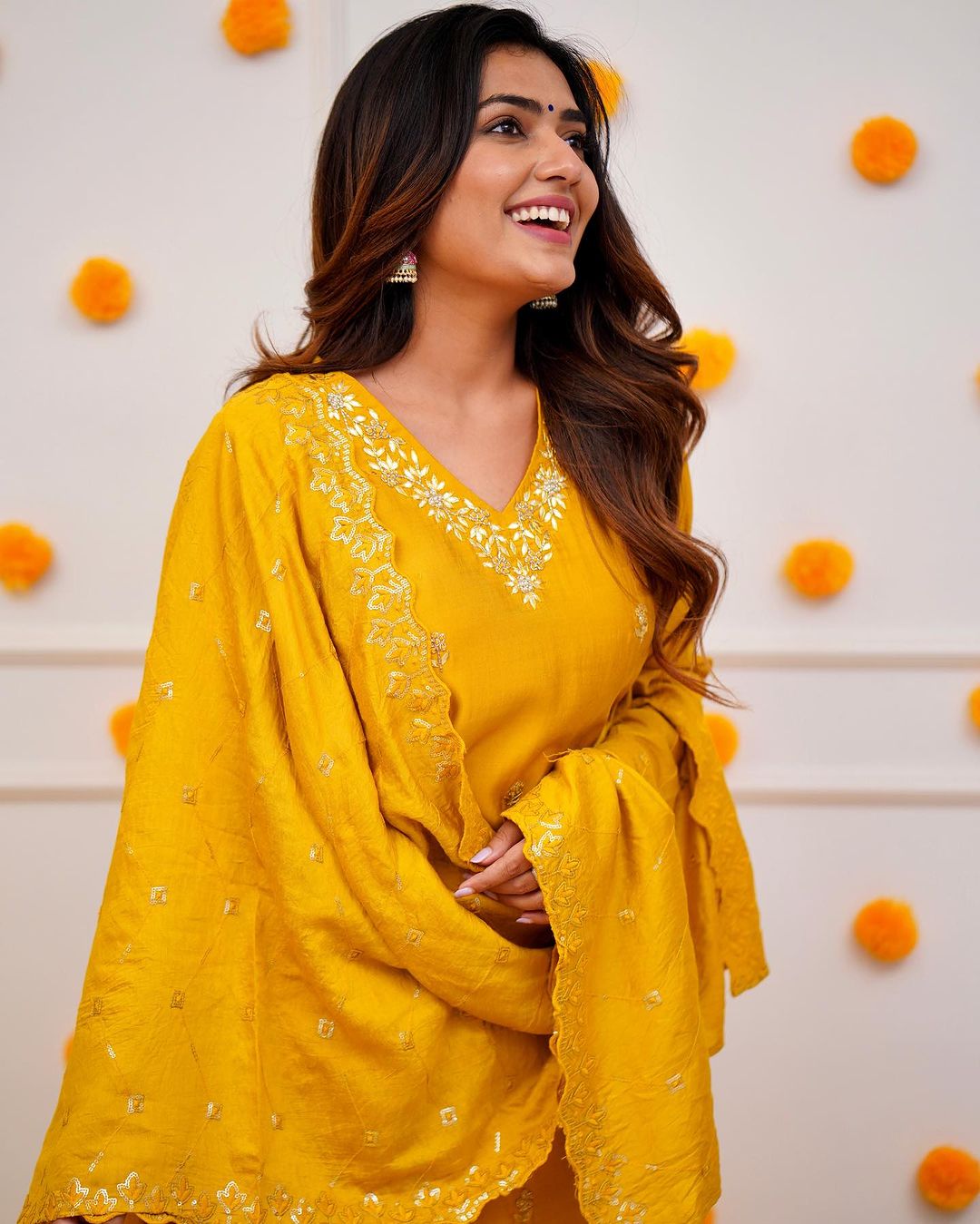 Vegles Embroidered Straight Kurti with Pants & Dupatta