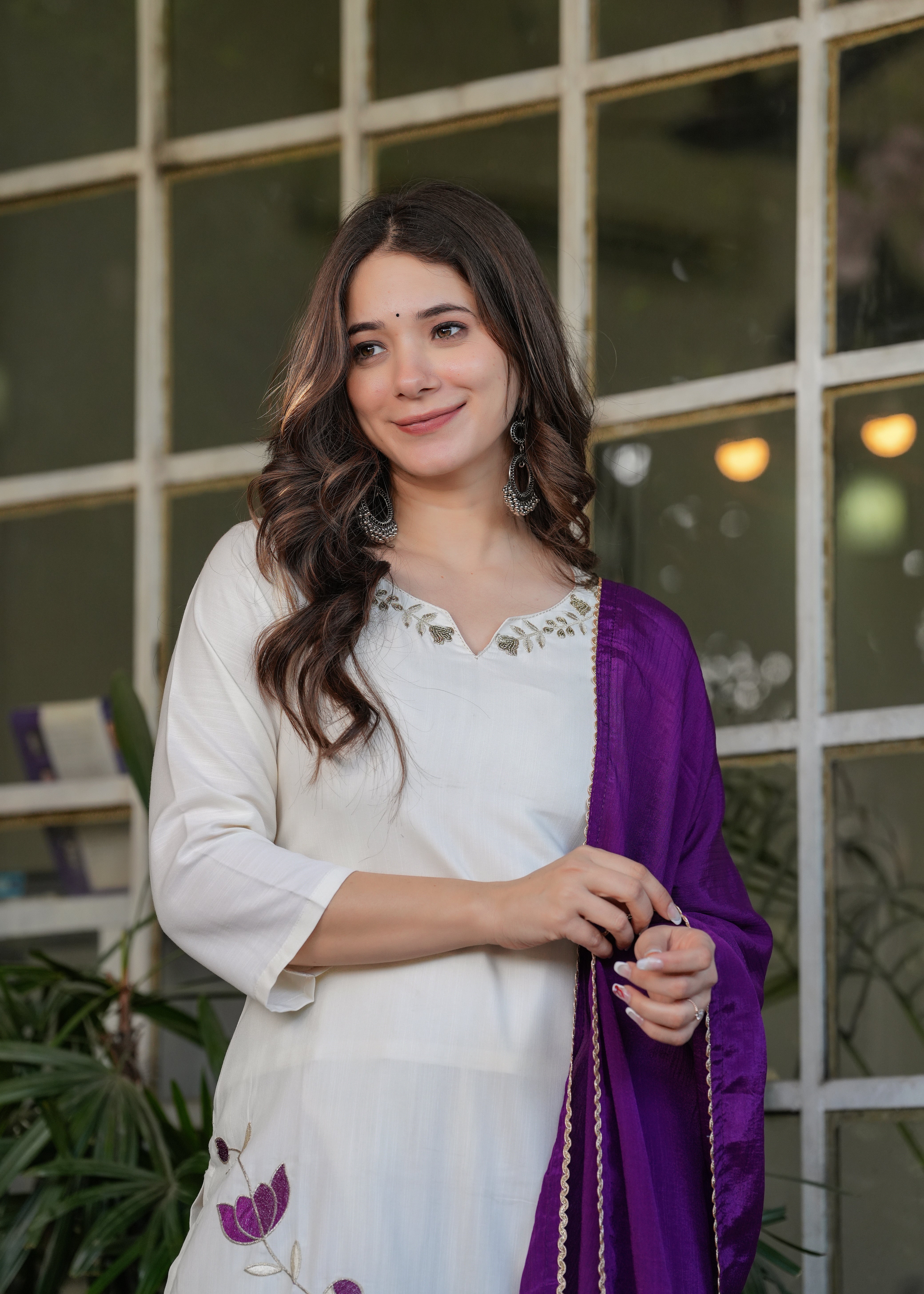 Vegles Women Embroidered Straight Kurta Set