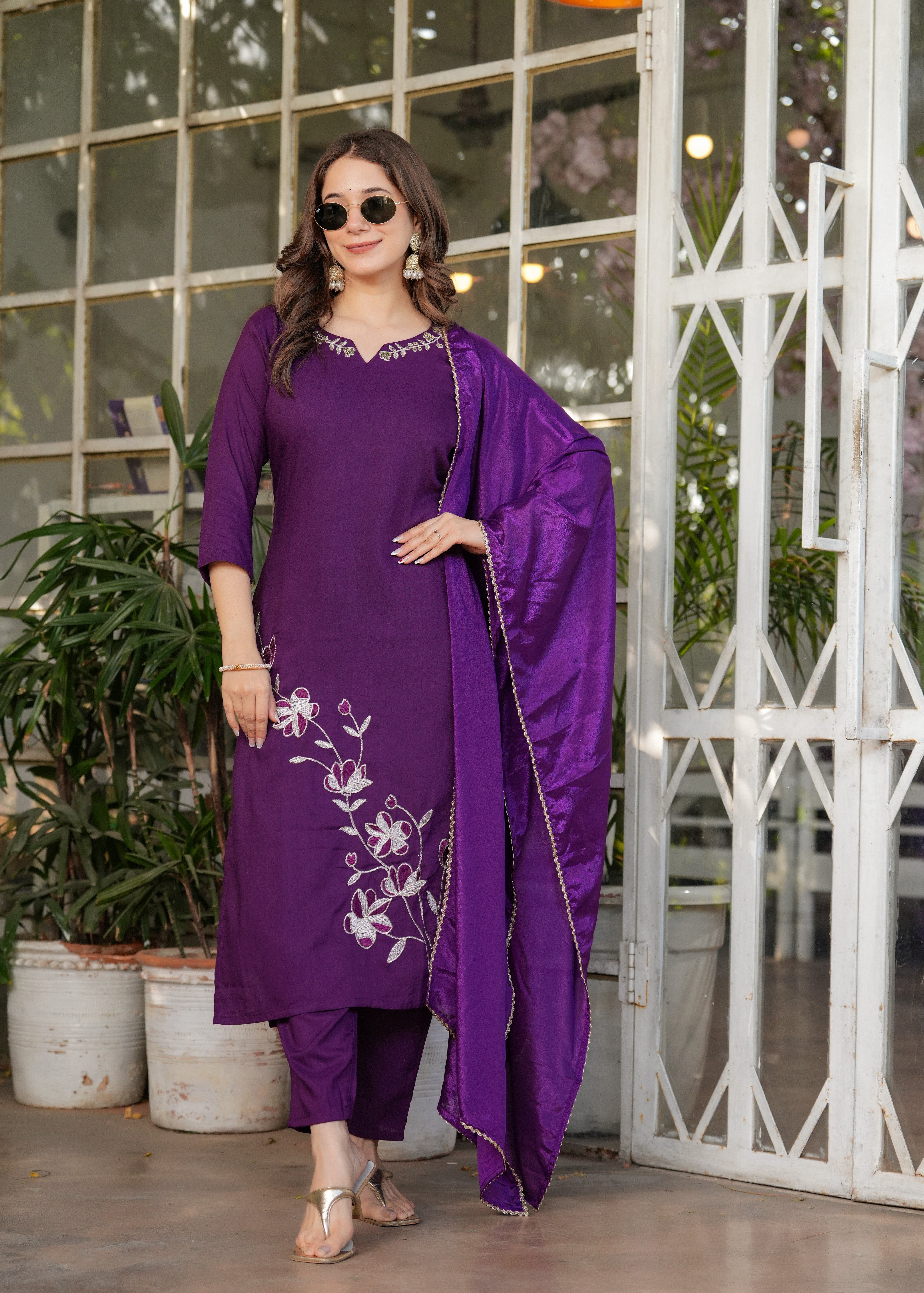 Vegles Women Embroidered Straight Kurta Set