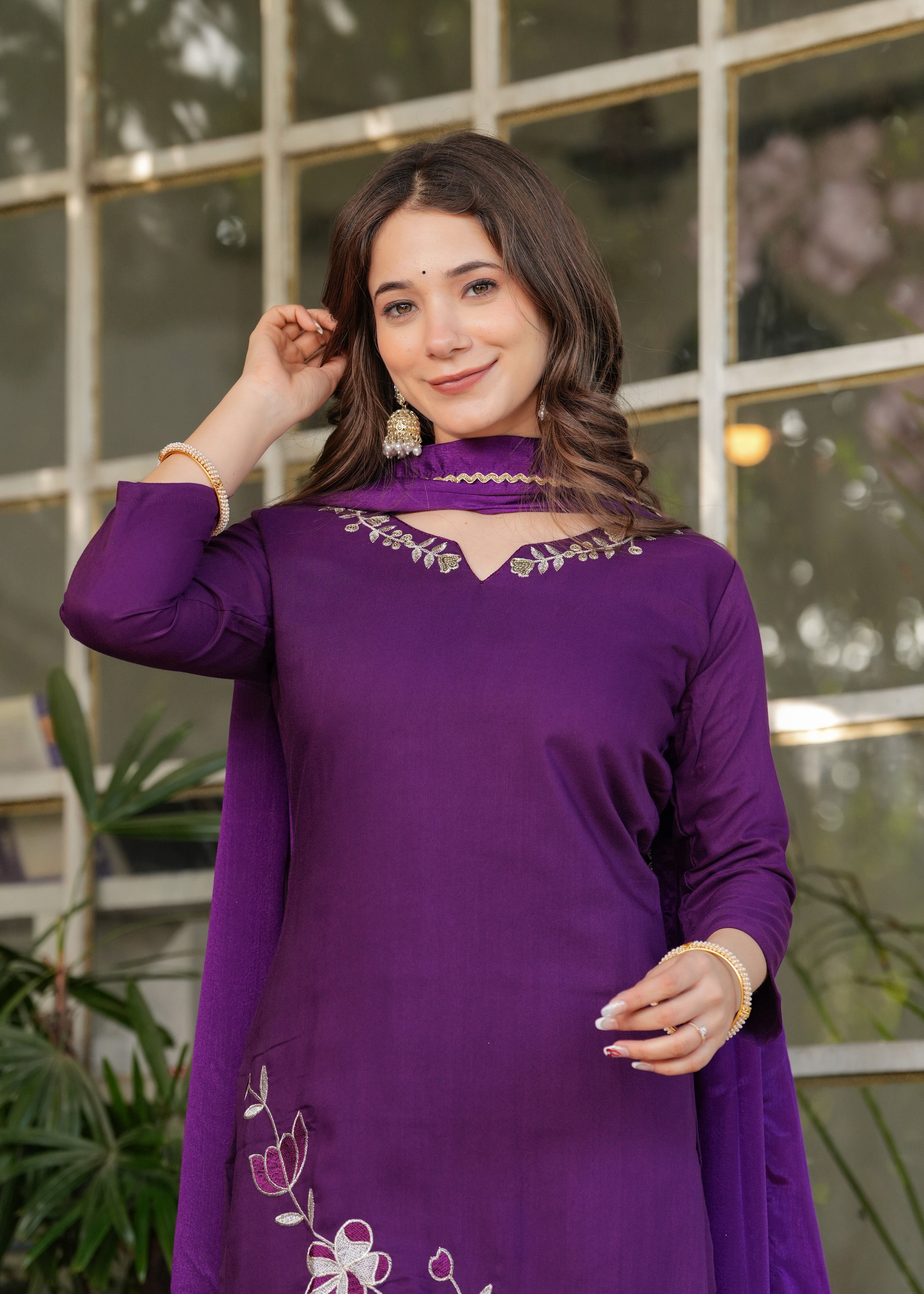 Vegles Women Embroidered Straight Kurta Set