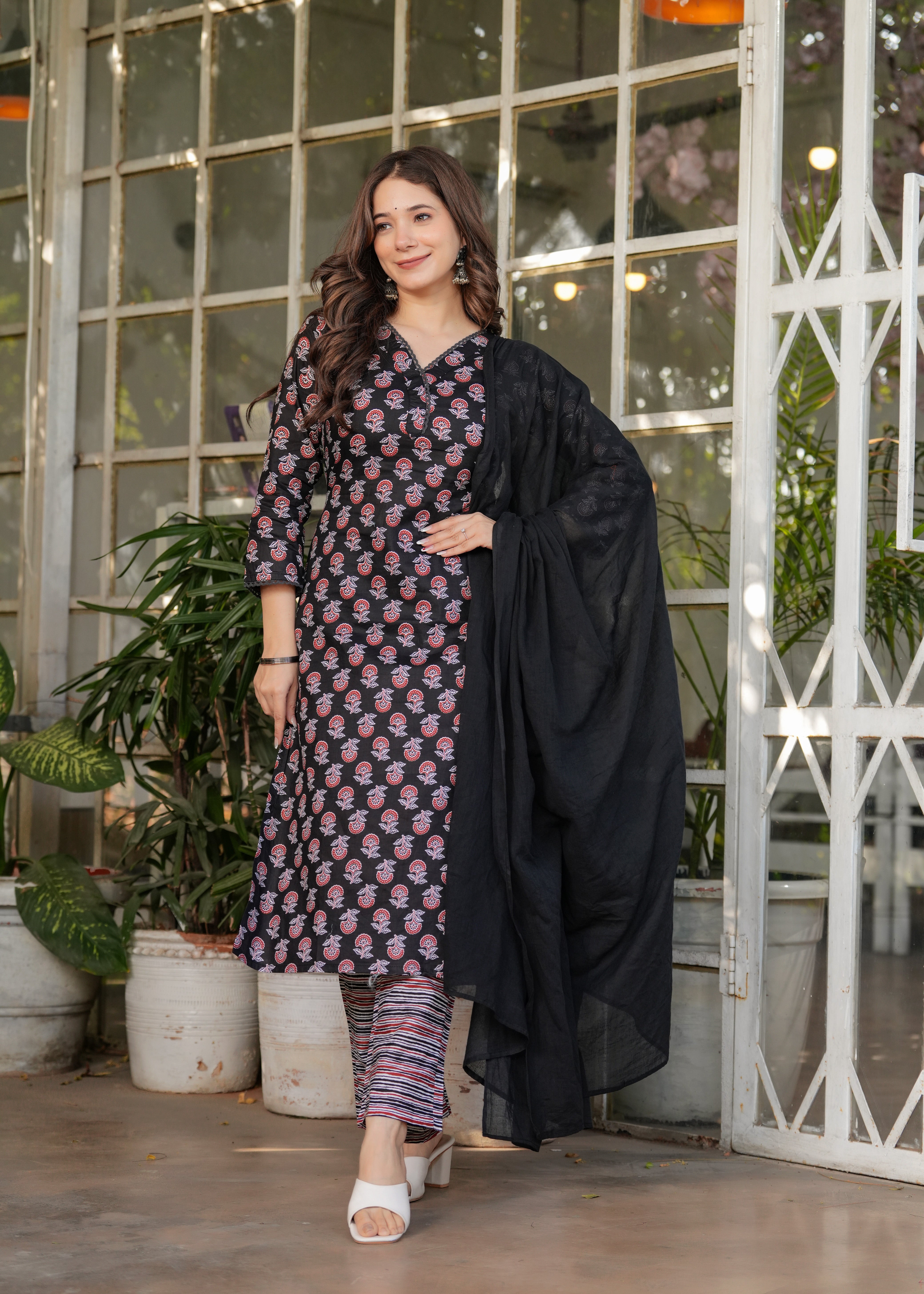Vegles Embroidered Straight Kurti Set