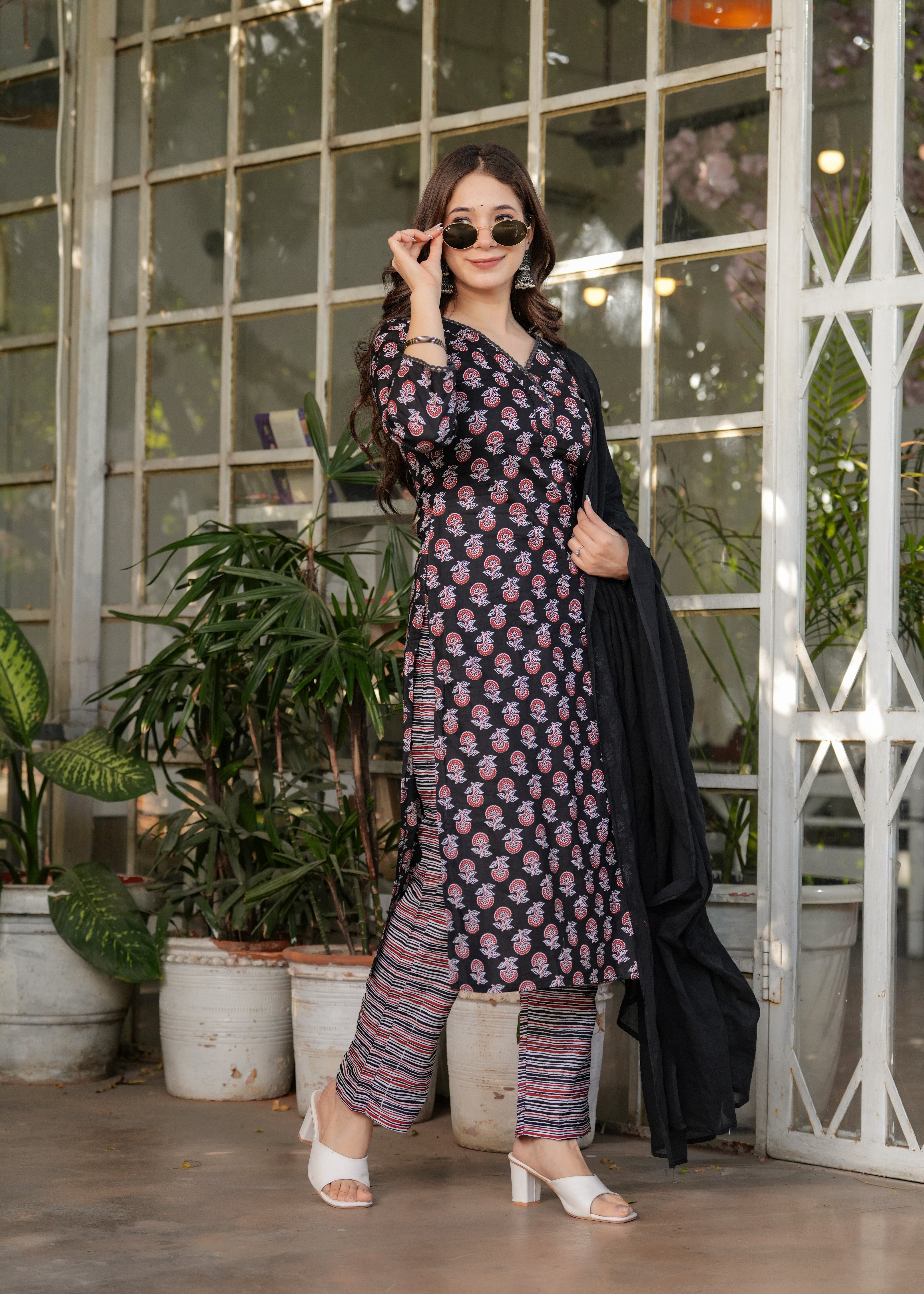Vegles Embroidered Straight Kurti Set