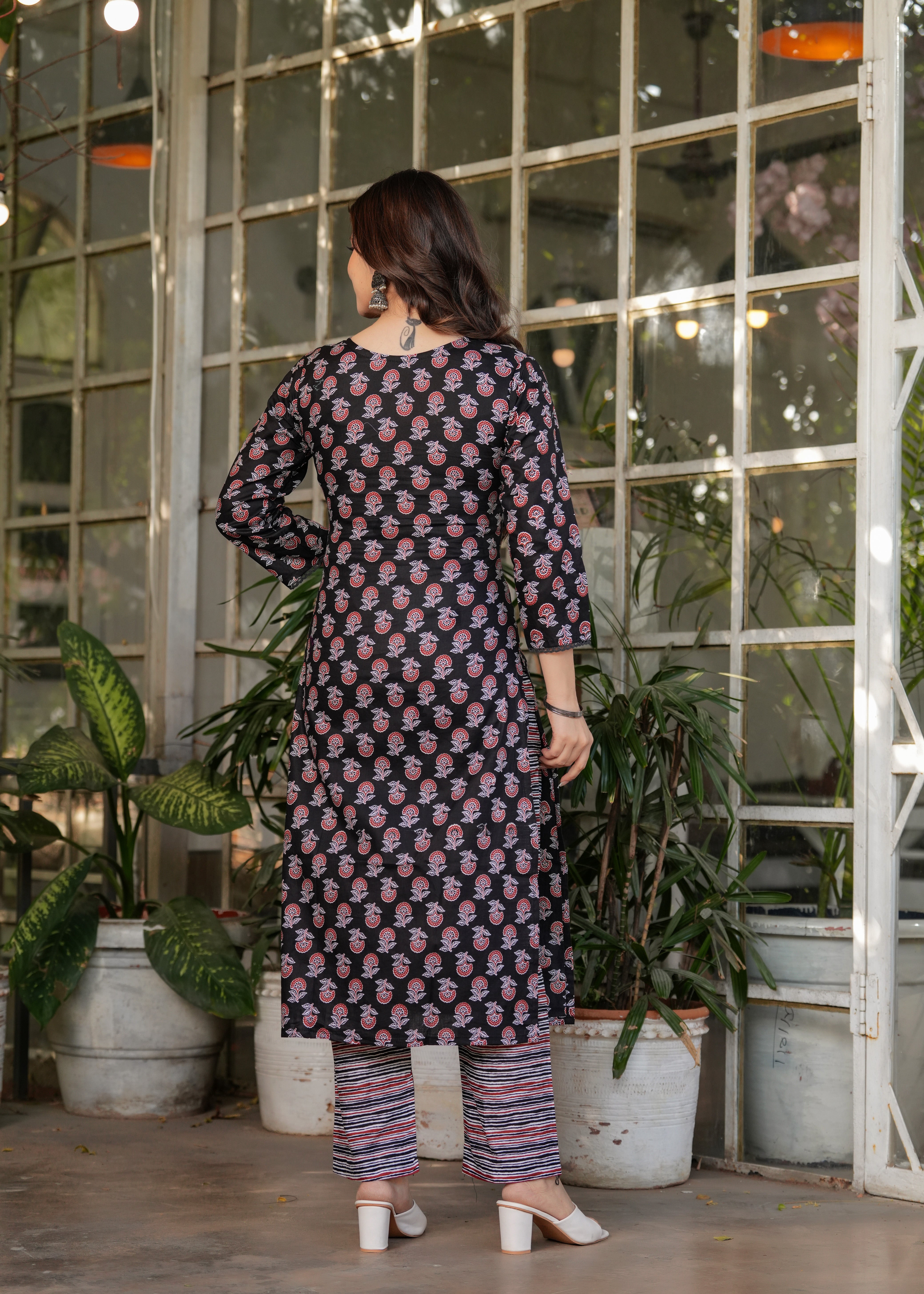 Vegles Embroidered Straight Kurti Set