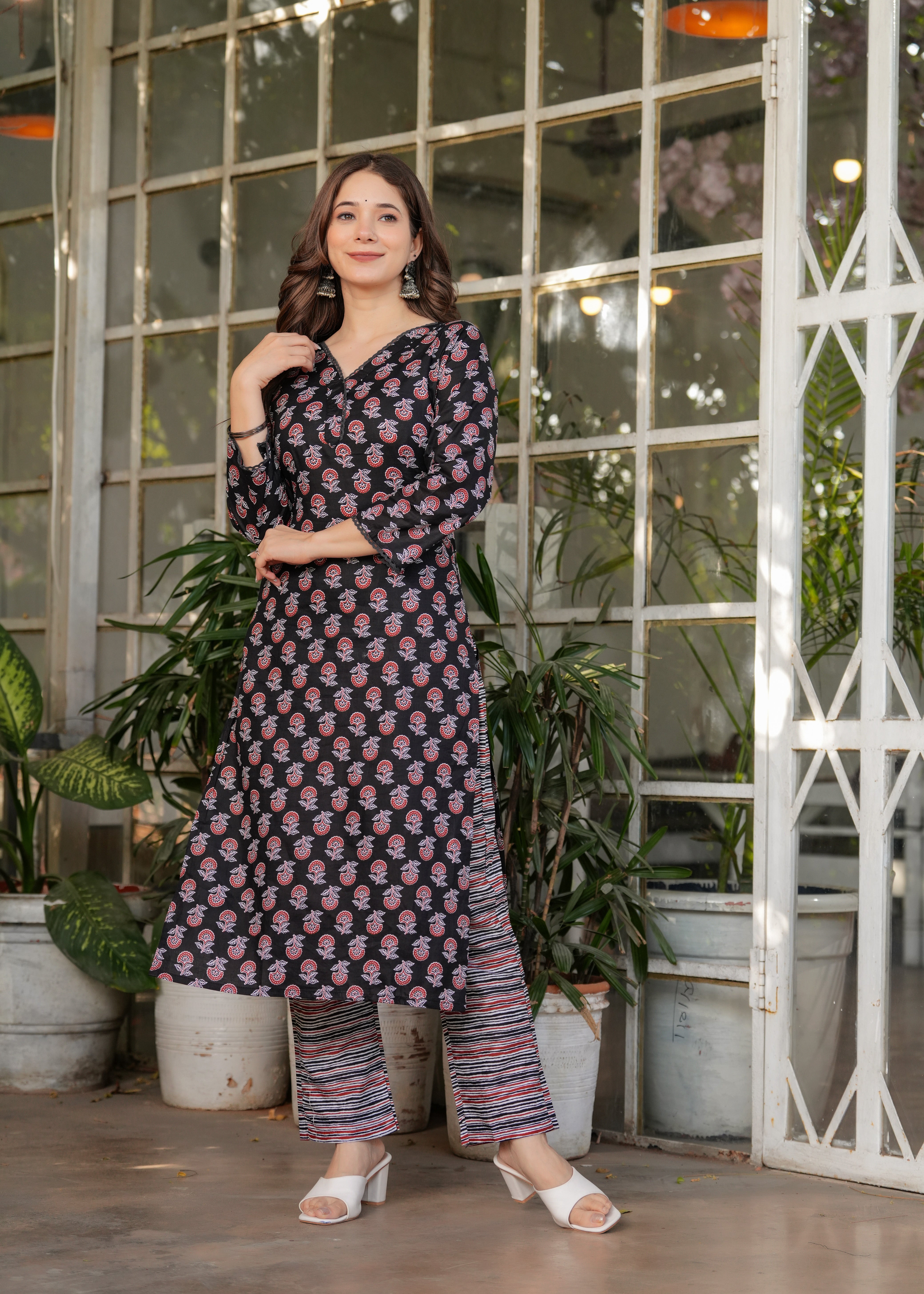 Vegles Embroidered Straight Kurti Set