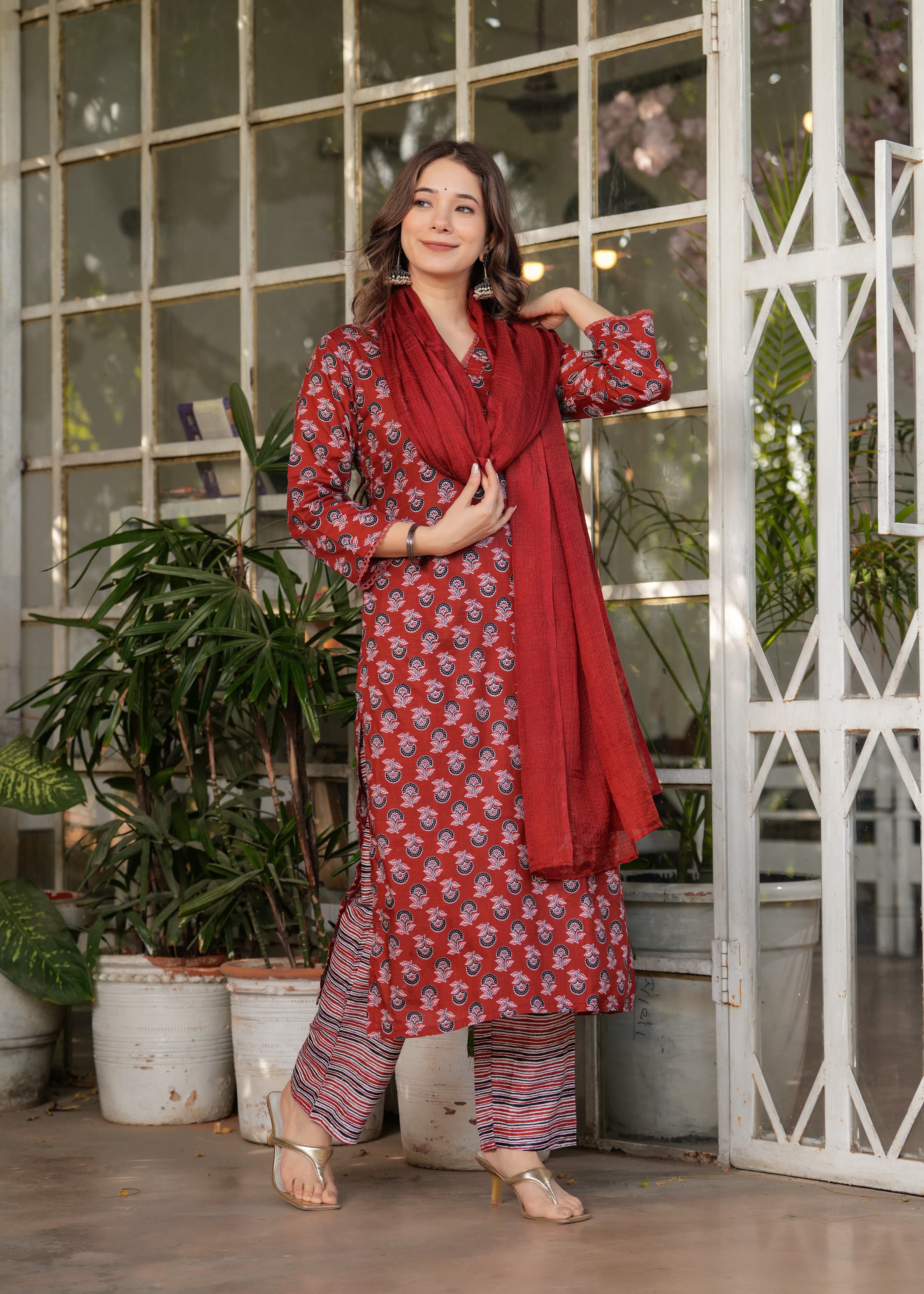 Vegles Embroidered Straight Kurti Set