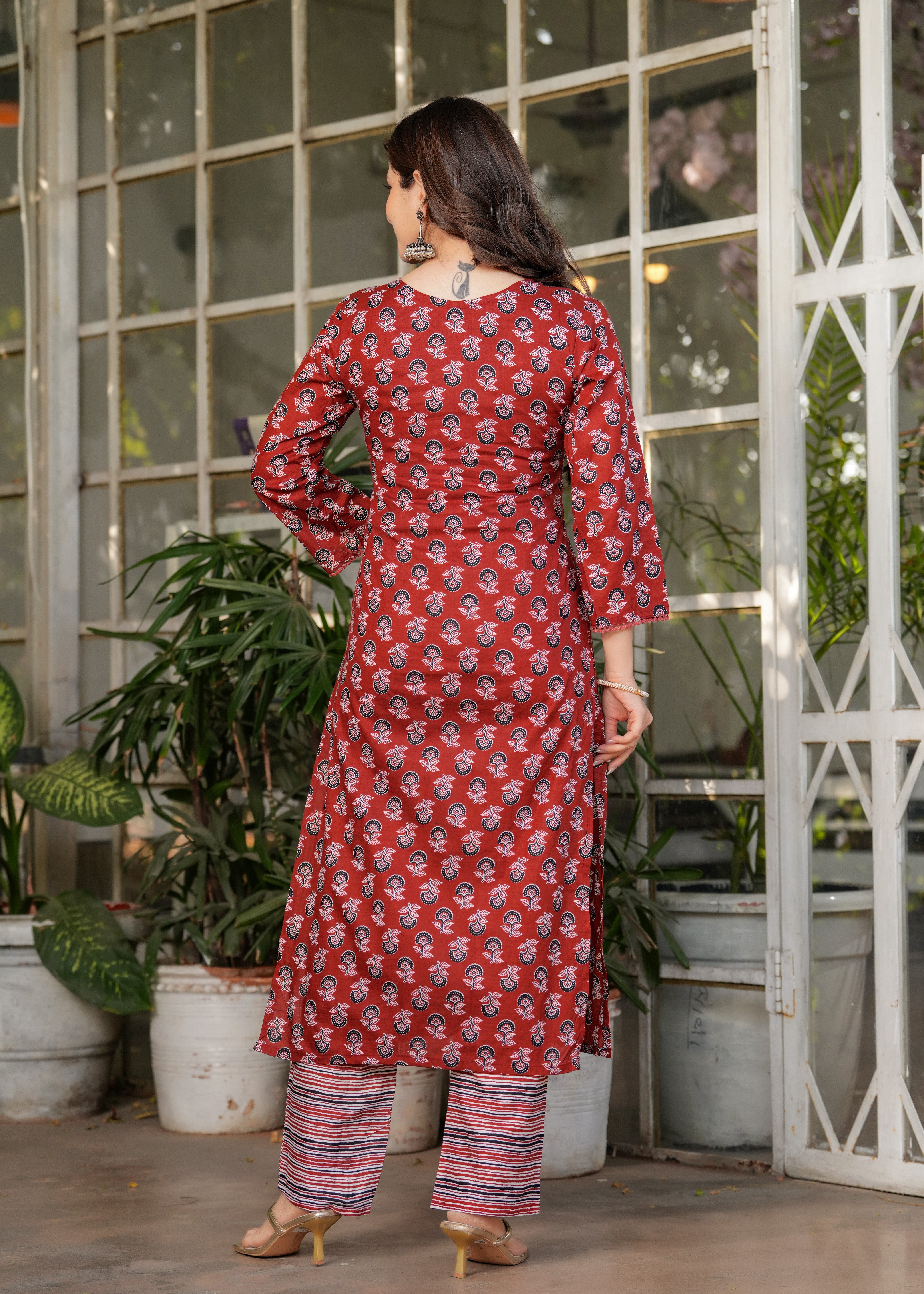 Vegles Embroidered Straight Kurti Set