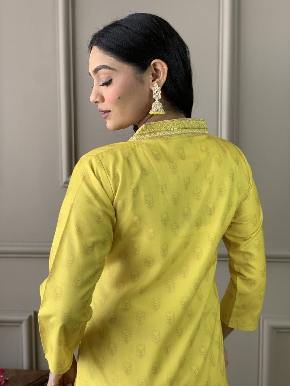 Vegles Embroidered Straight Kurti Set