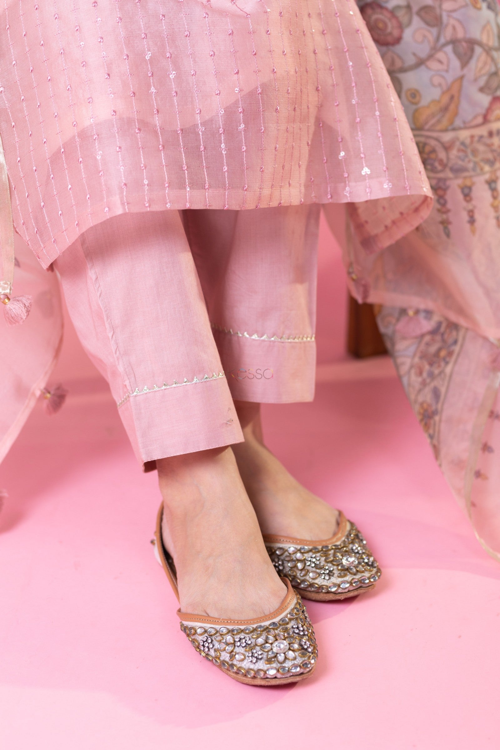 Vegles Embroidered Straight Kurti Set