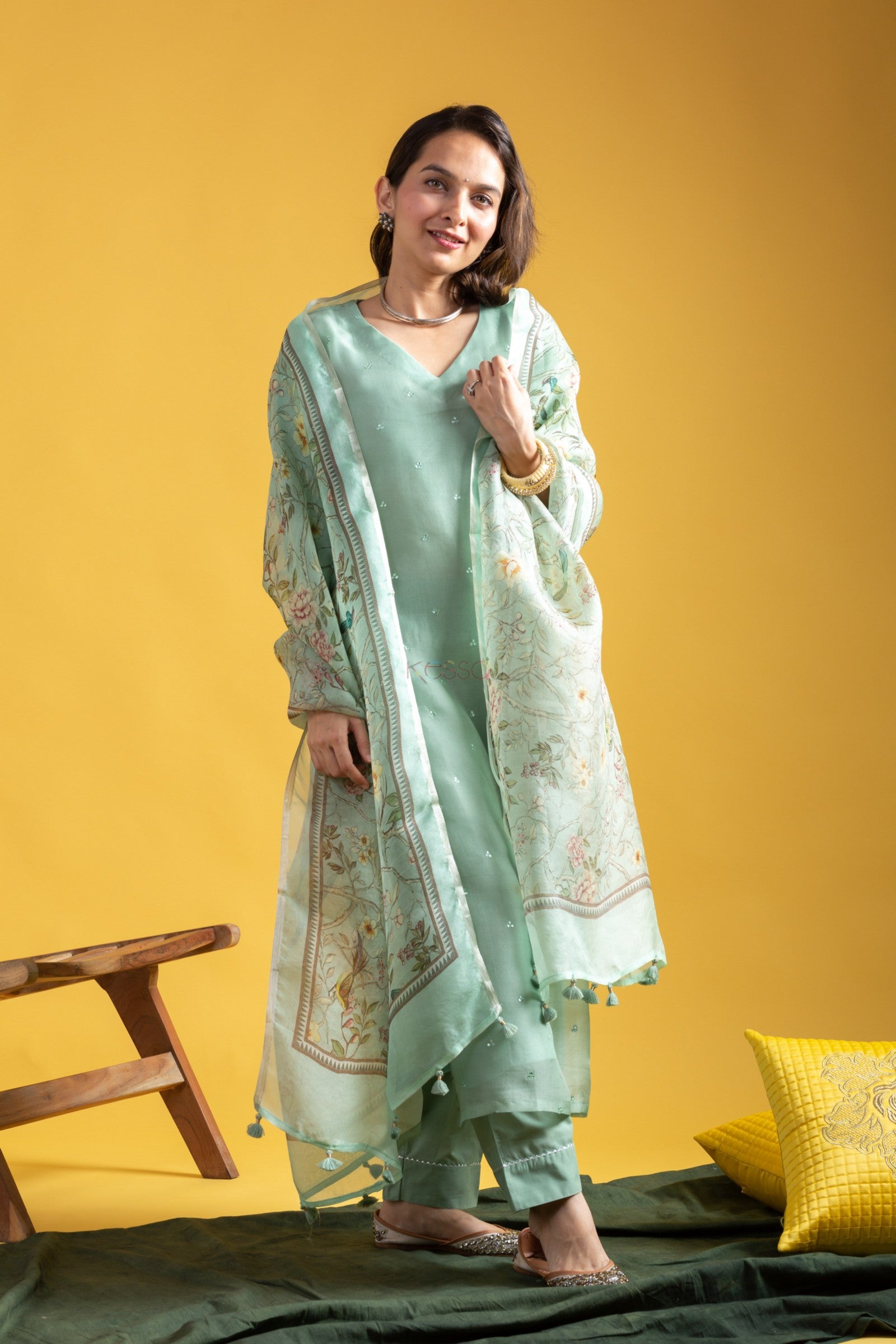 Vegles Embroidered Straight Kurti Set
