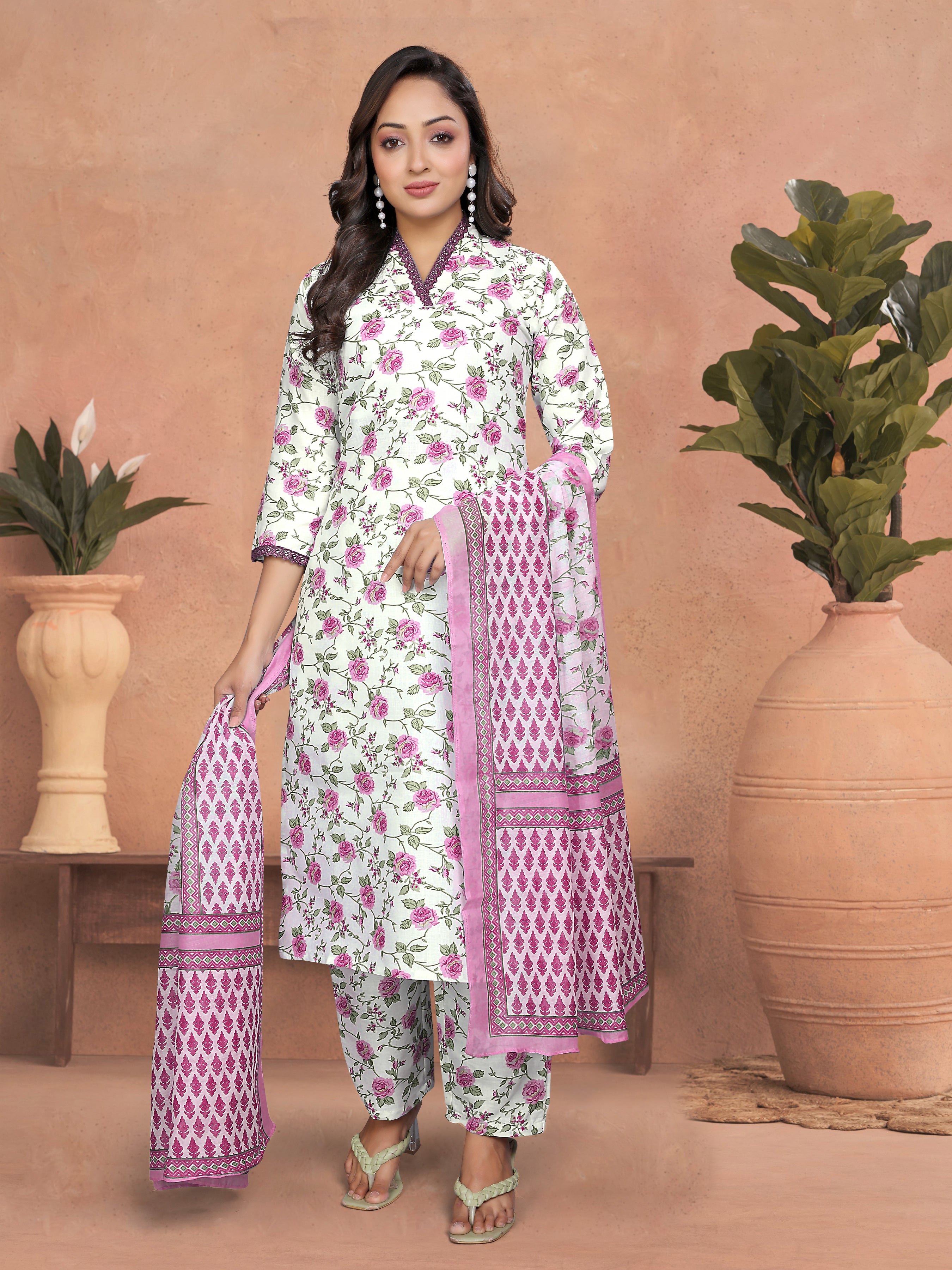 Vegles Floral printed & Lace Work Lightweight Ethnic Wear Kurti set