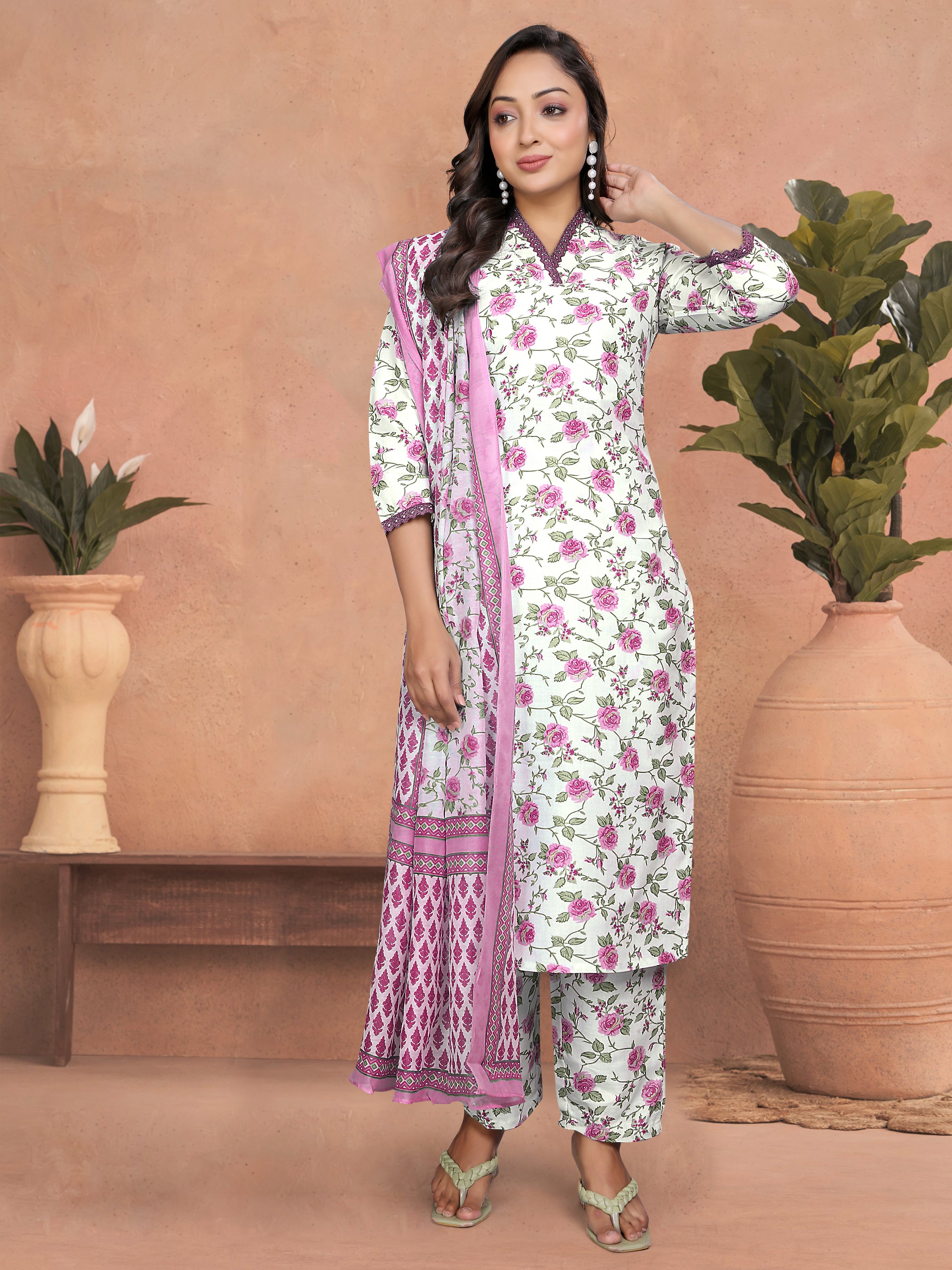 Vegles Floral printed & Lace Work Lightweight Ethnic Wear Kurti set