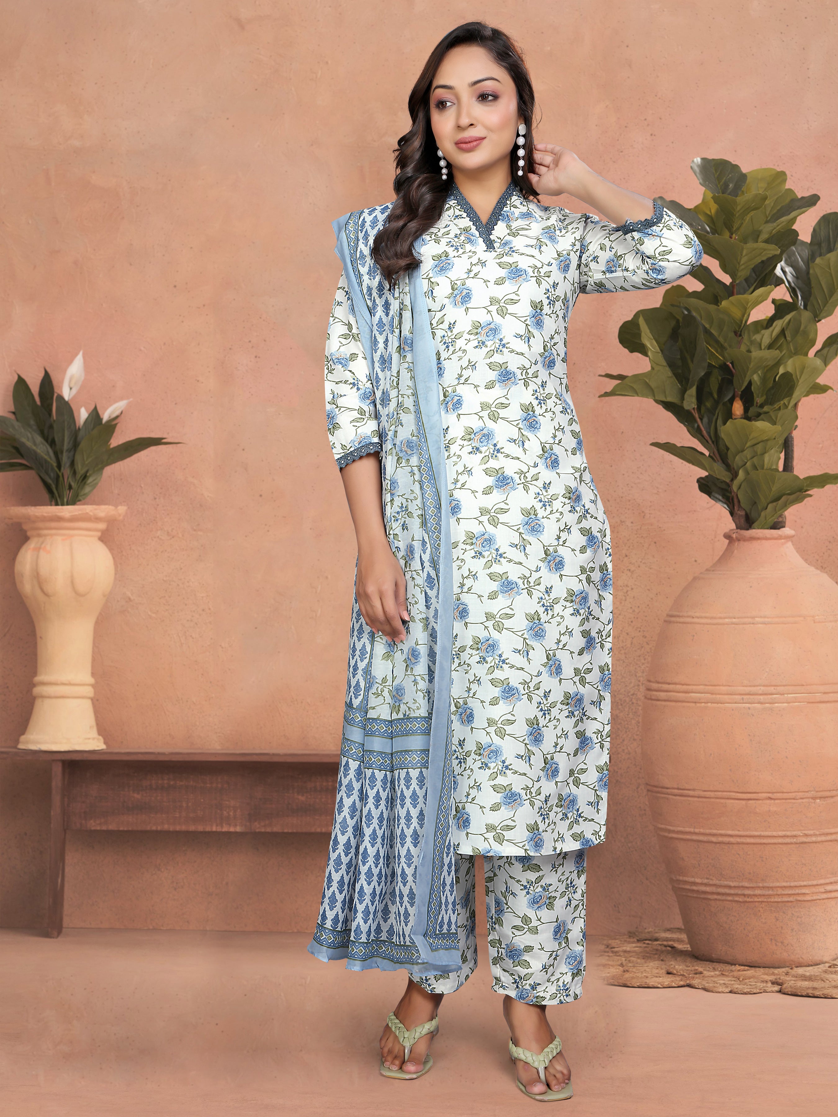Vegles Floral printed & Lace Work Lightweight Ethnic Wear Kurti set