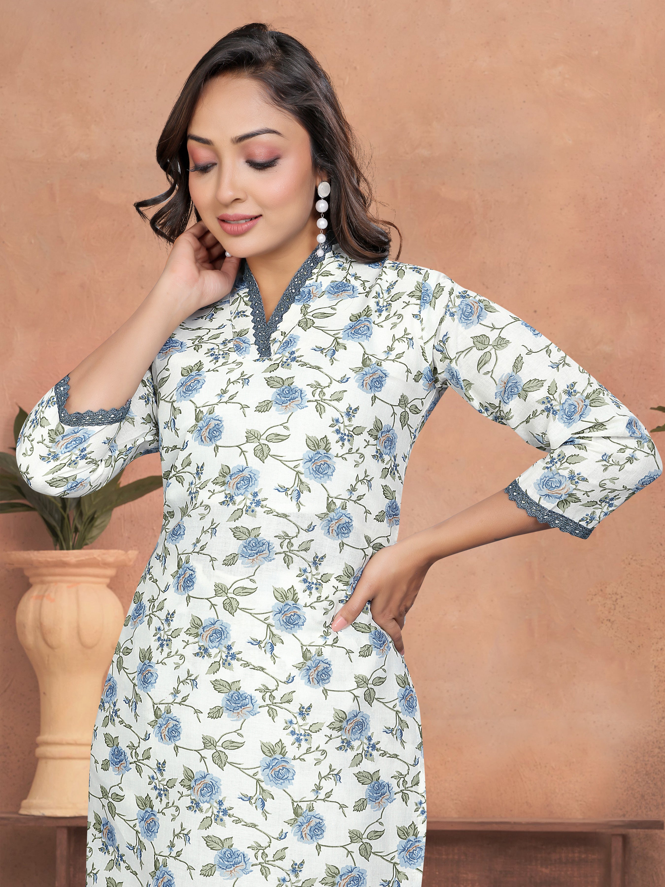 Vegles Floral printed & Lace Work Lightweight Ethnic Wear Kurti set
