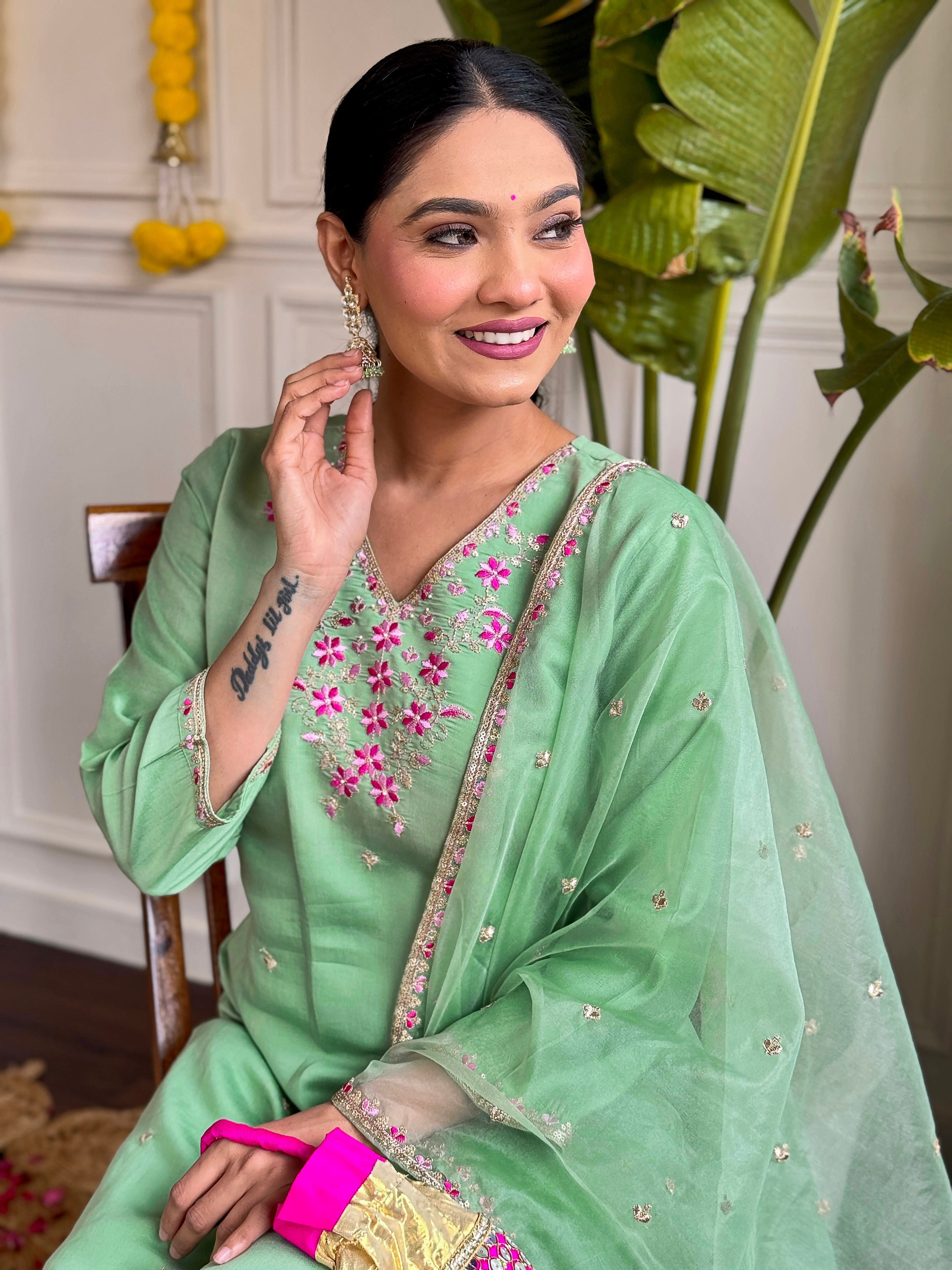 Vegles Embroidered Straight Kurti with Pants & Dupatta