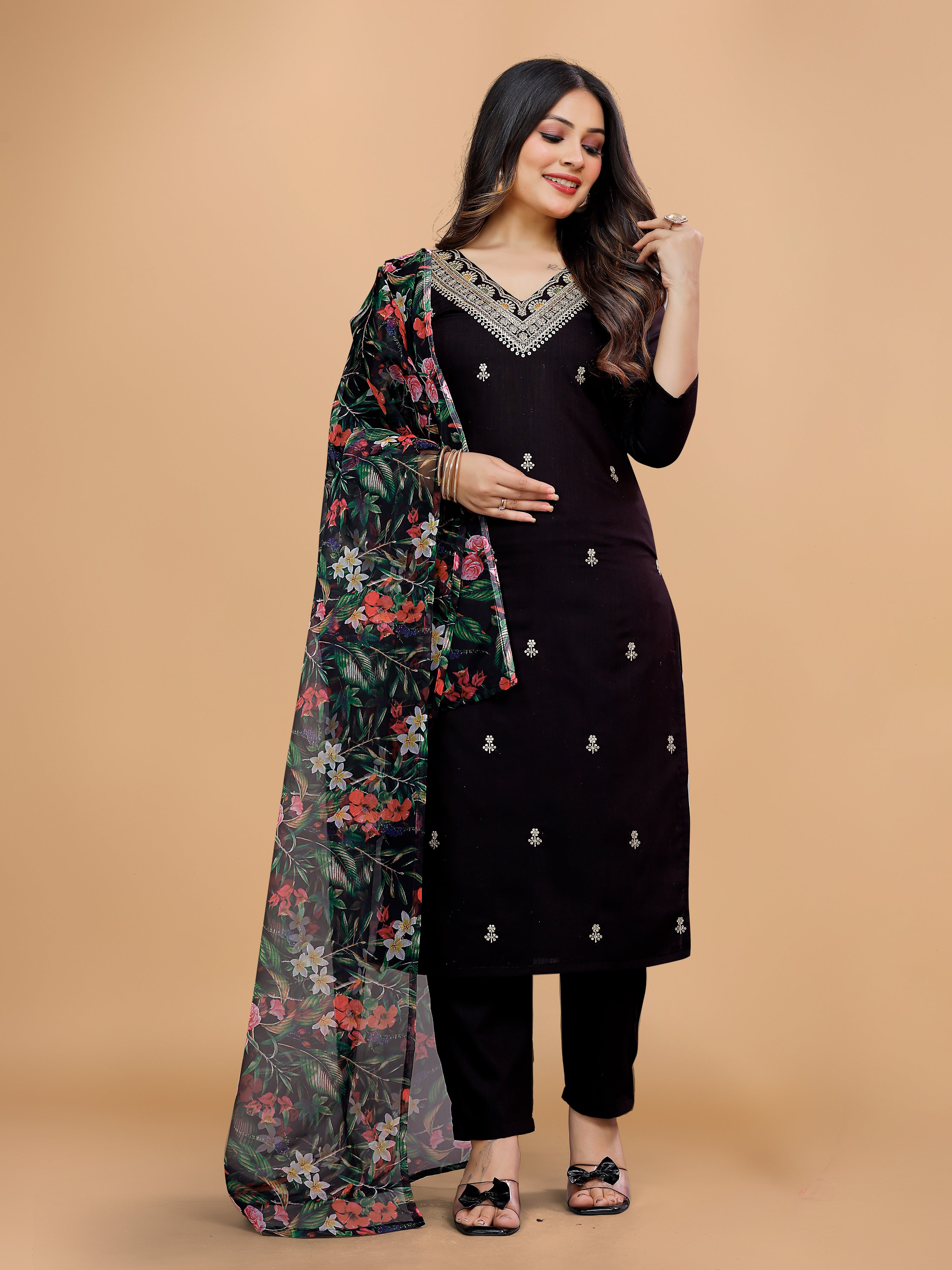 Vegles Embroidered Lightweight Ethnic Wear Kurti set
