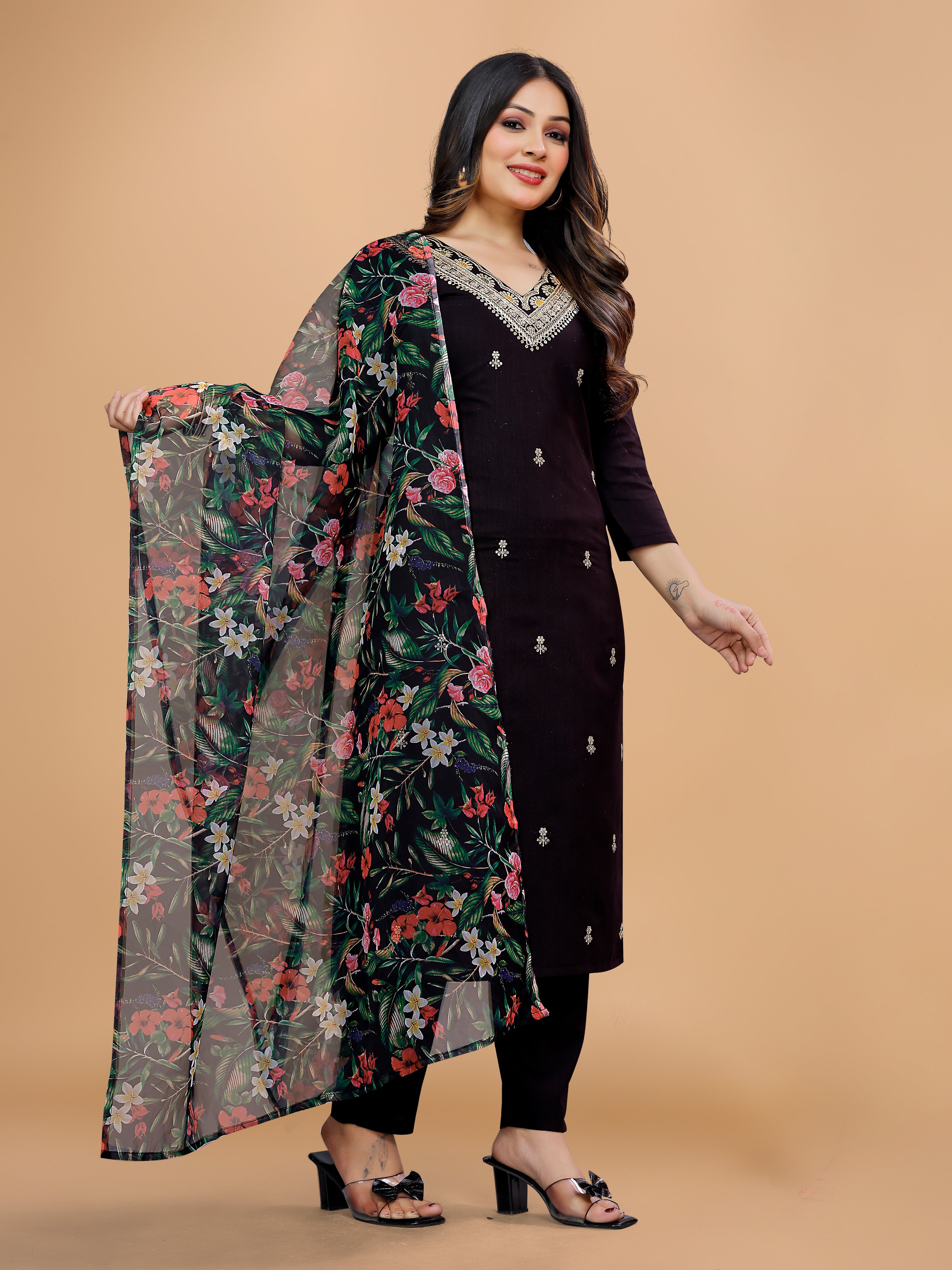 Vegles Embroidered Lightweight Ethnic Wear Kurti set