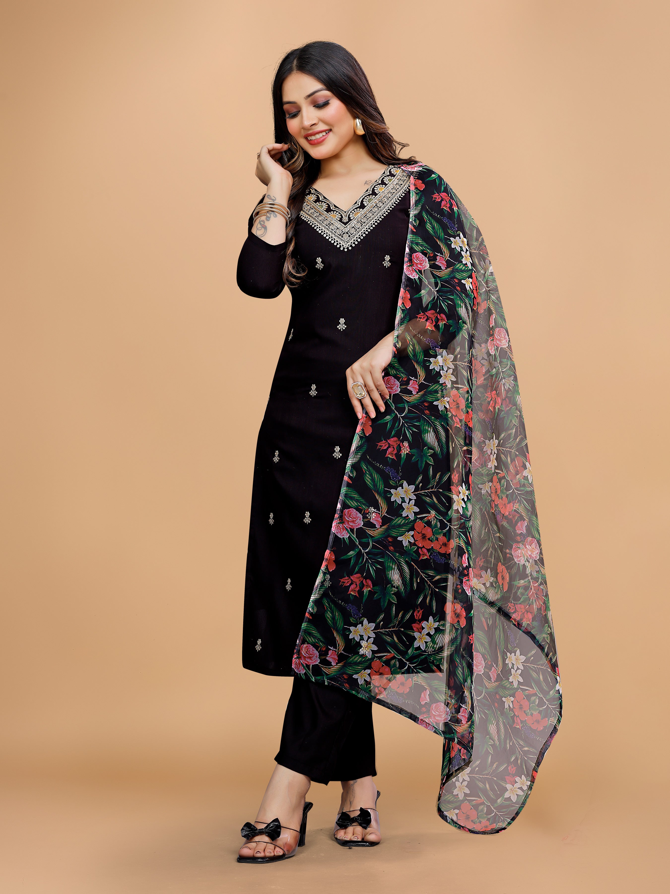 Vegles Embroidered Lightweight Ethnic Wear Kurti set